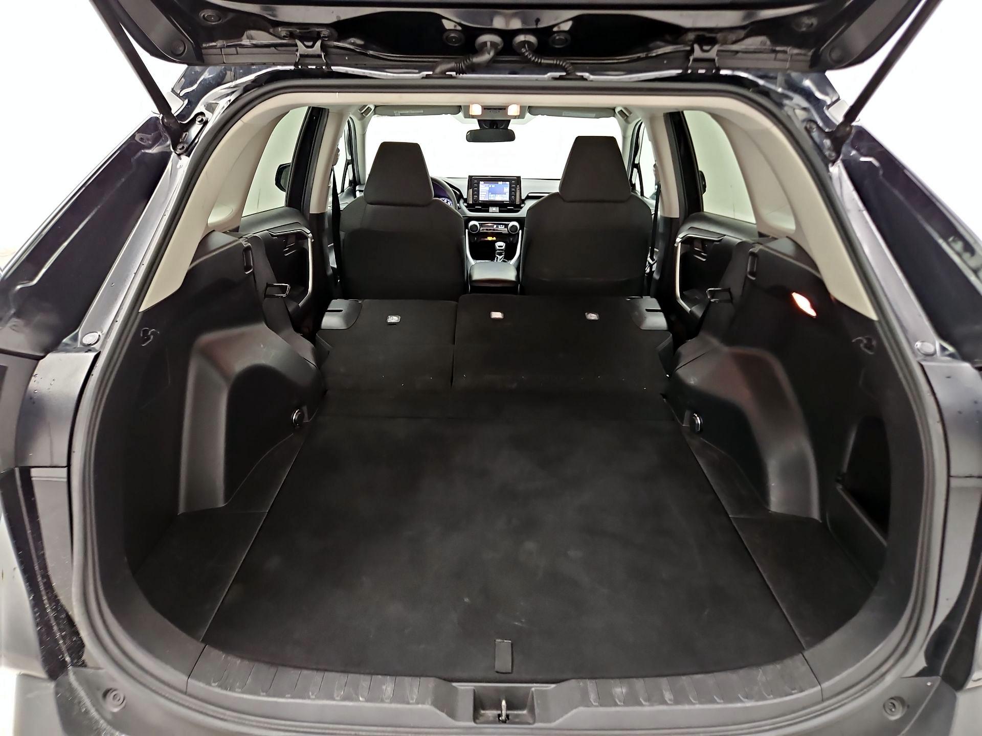 Thumbnail: 2020 Toyota RAV4 - 20