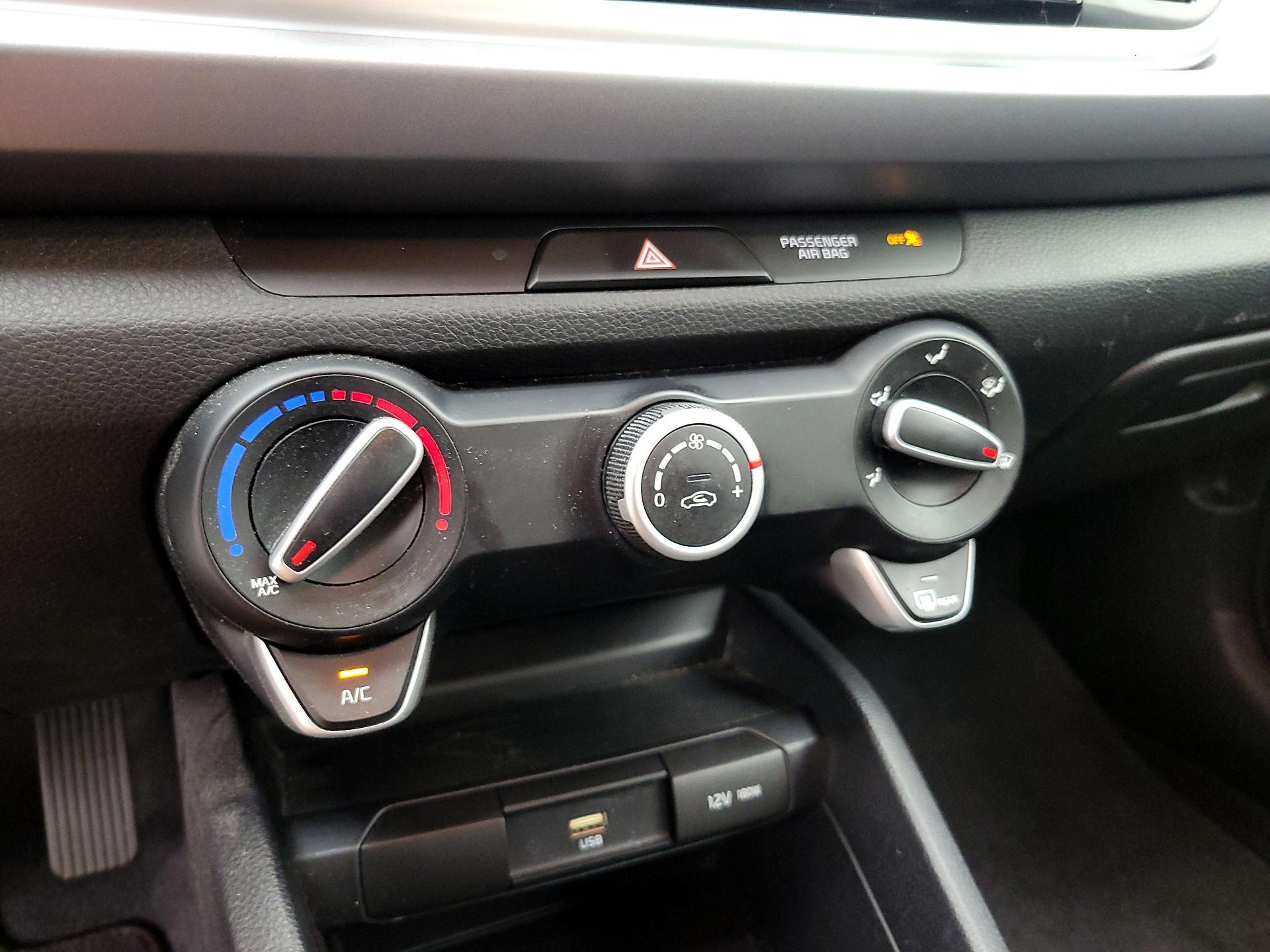 Thumbnail: 2021 Kia Rio5 - 15