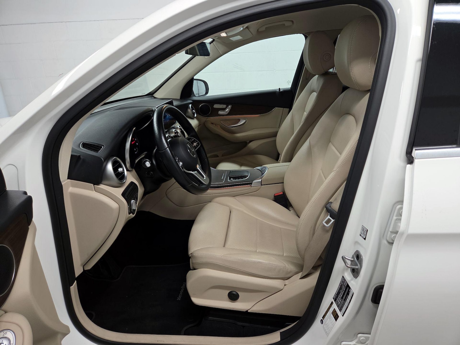 2021 Mercedes-Benz GLC GLC300 - Photo 10