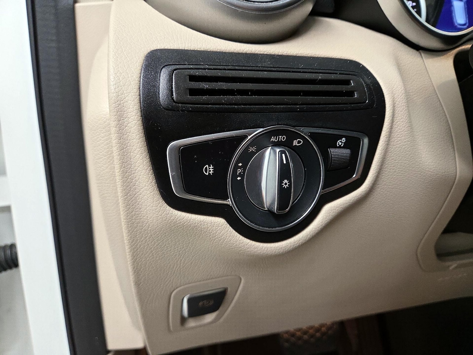 2021 Mercedes-Benz GLC GLC300 - Photo 12