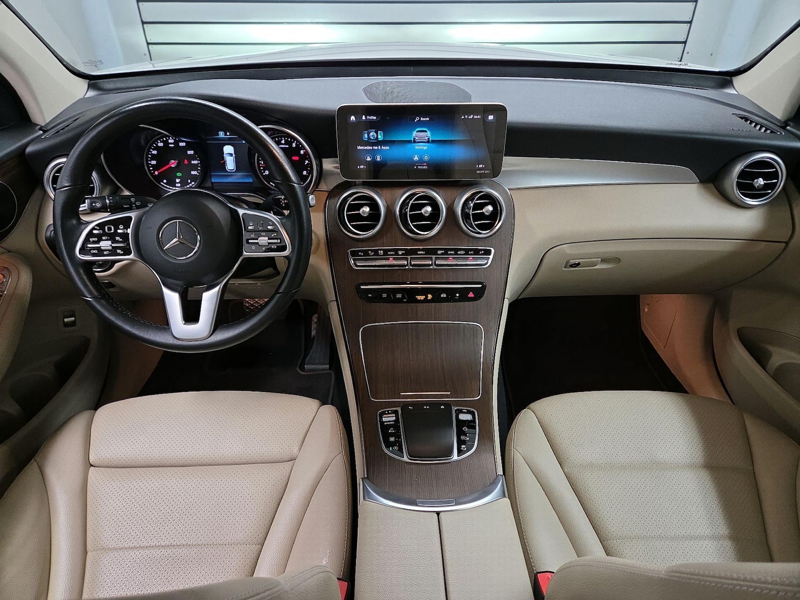 2021 Mercedes-Benz GLC GLC300 - Photo 8