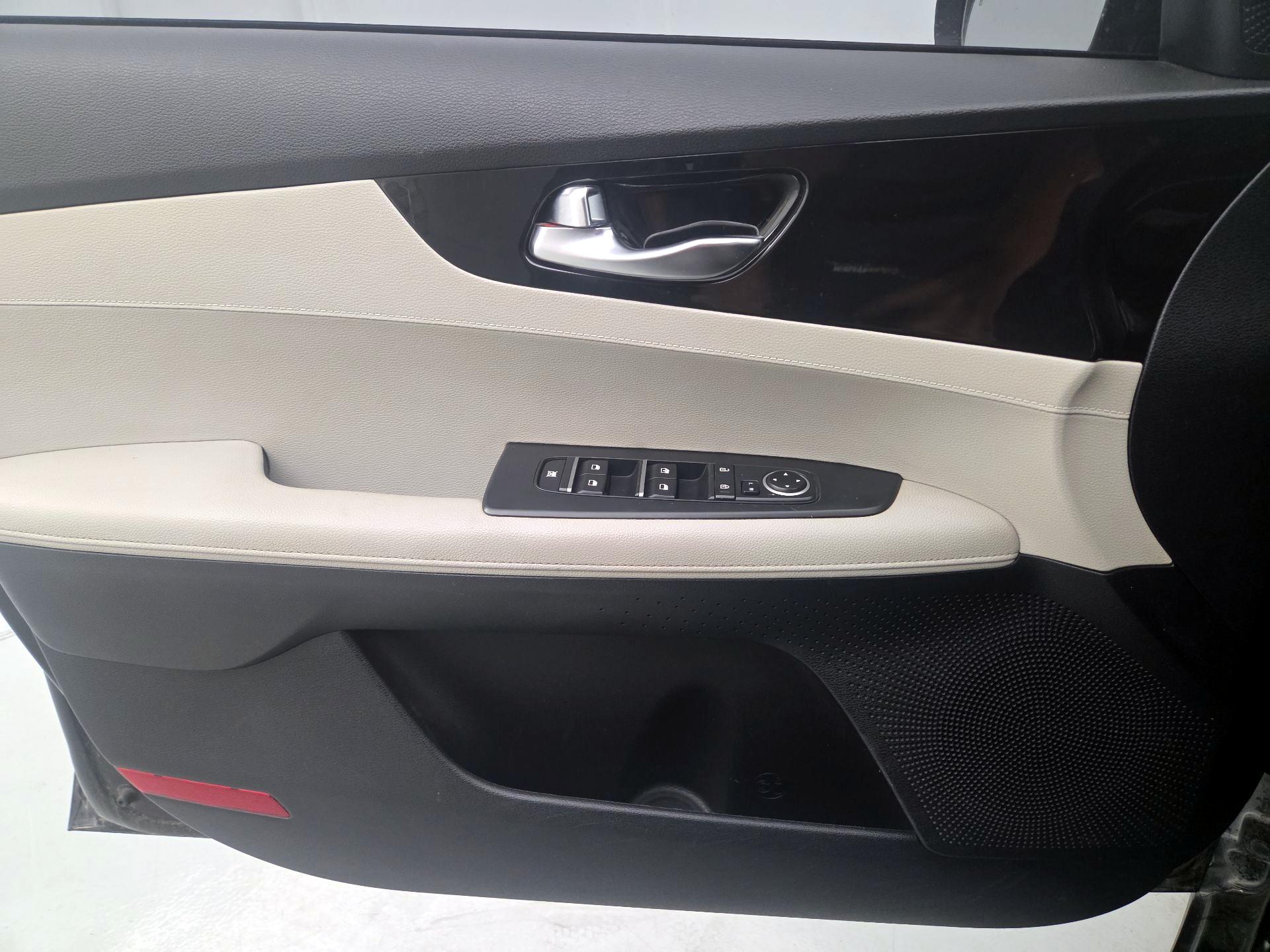 Thumbnail: 2020 Kia Forte - 12