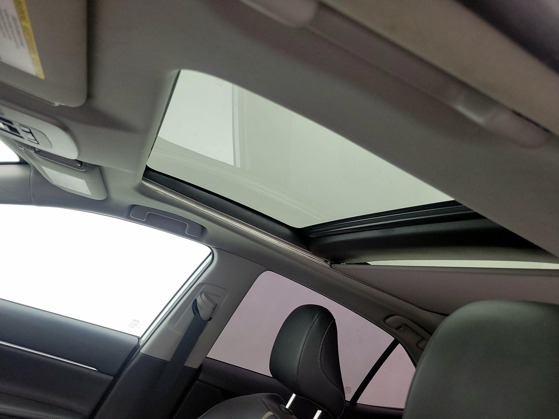 Thumbnail: 2020 Toyota Camry - 17