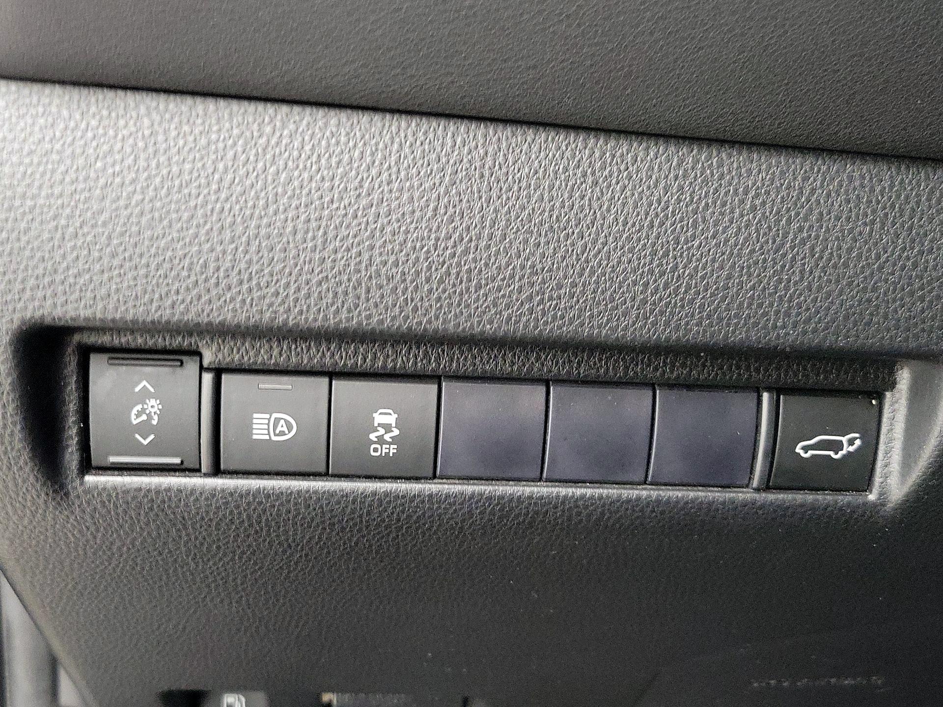 Thumbnail: 2021 Toyota Venza - 13