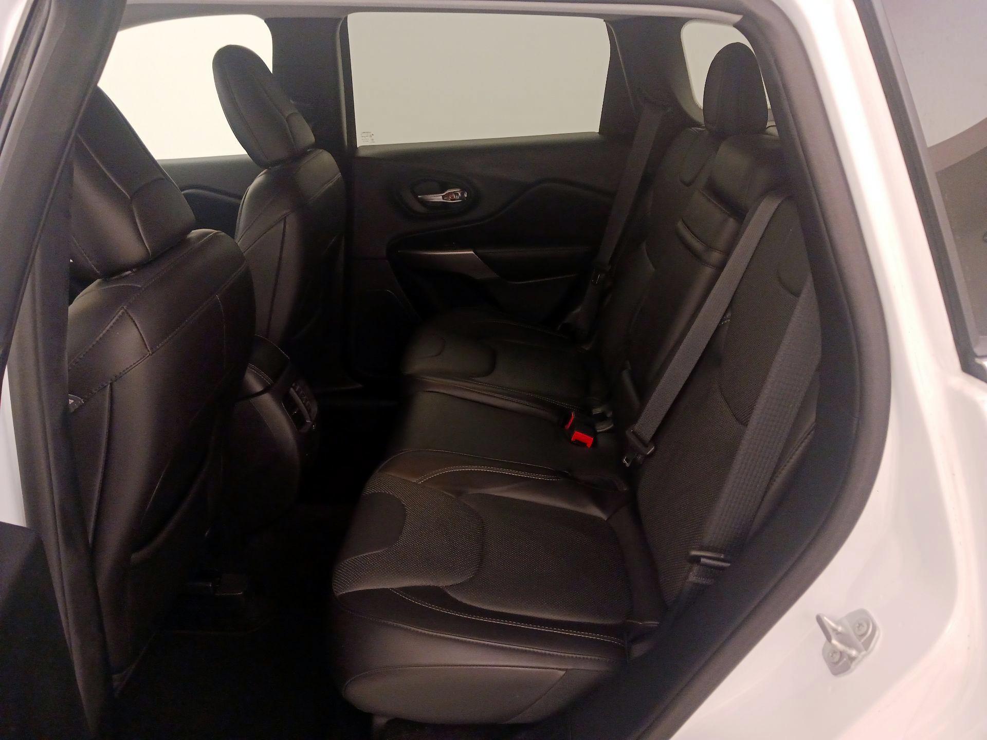 Thumbnail: 2019 Jeep Cherokee - 20