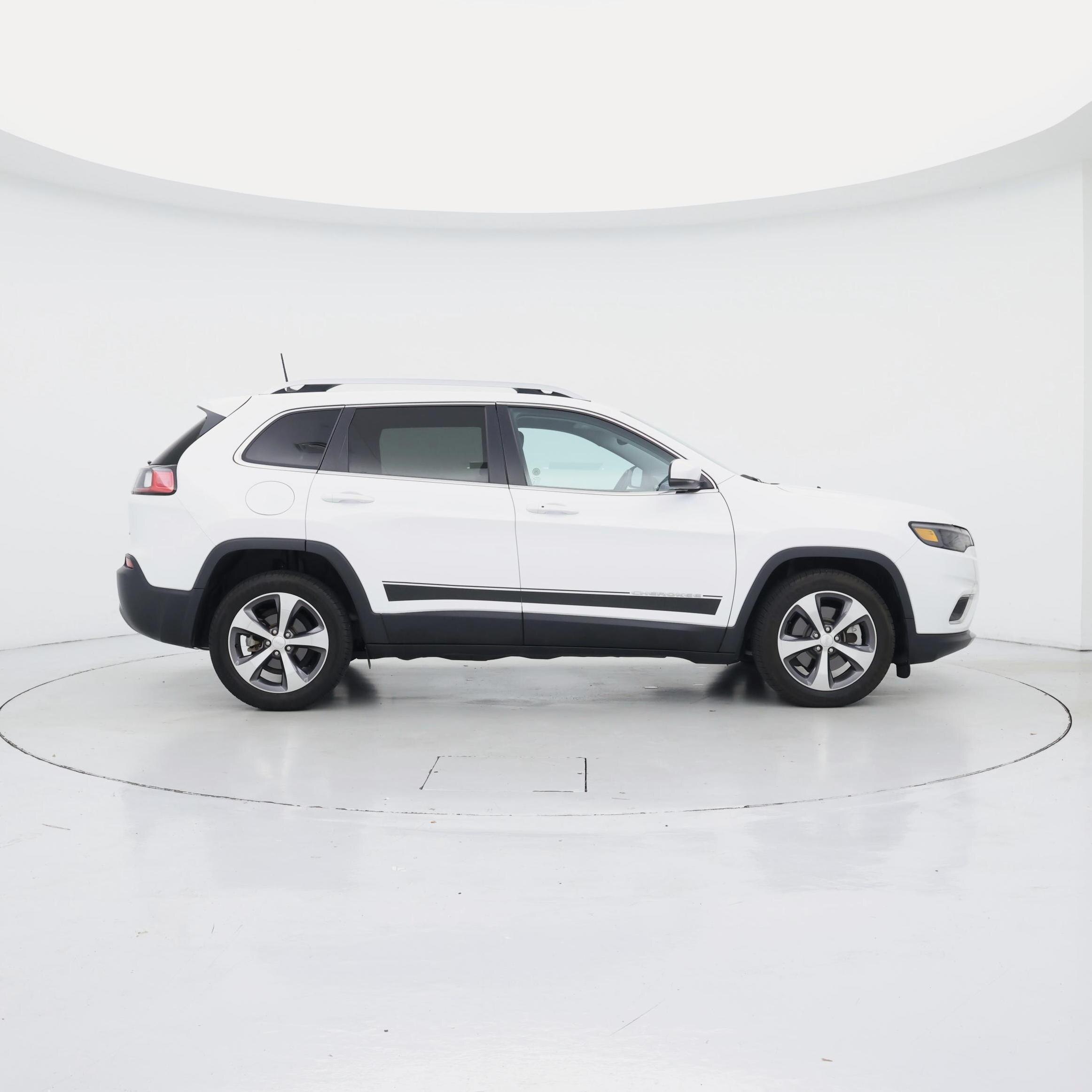 Thumbnail: 2019 Jeep Cherokee - 7