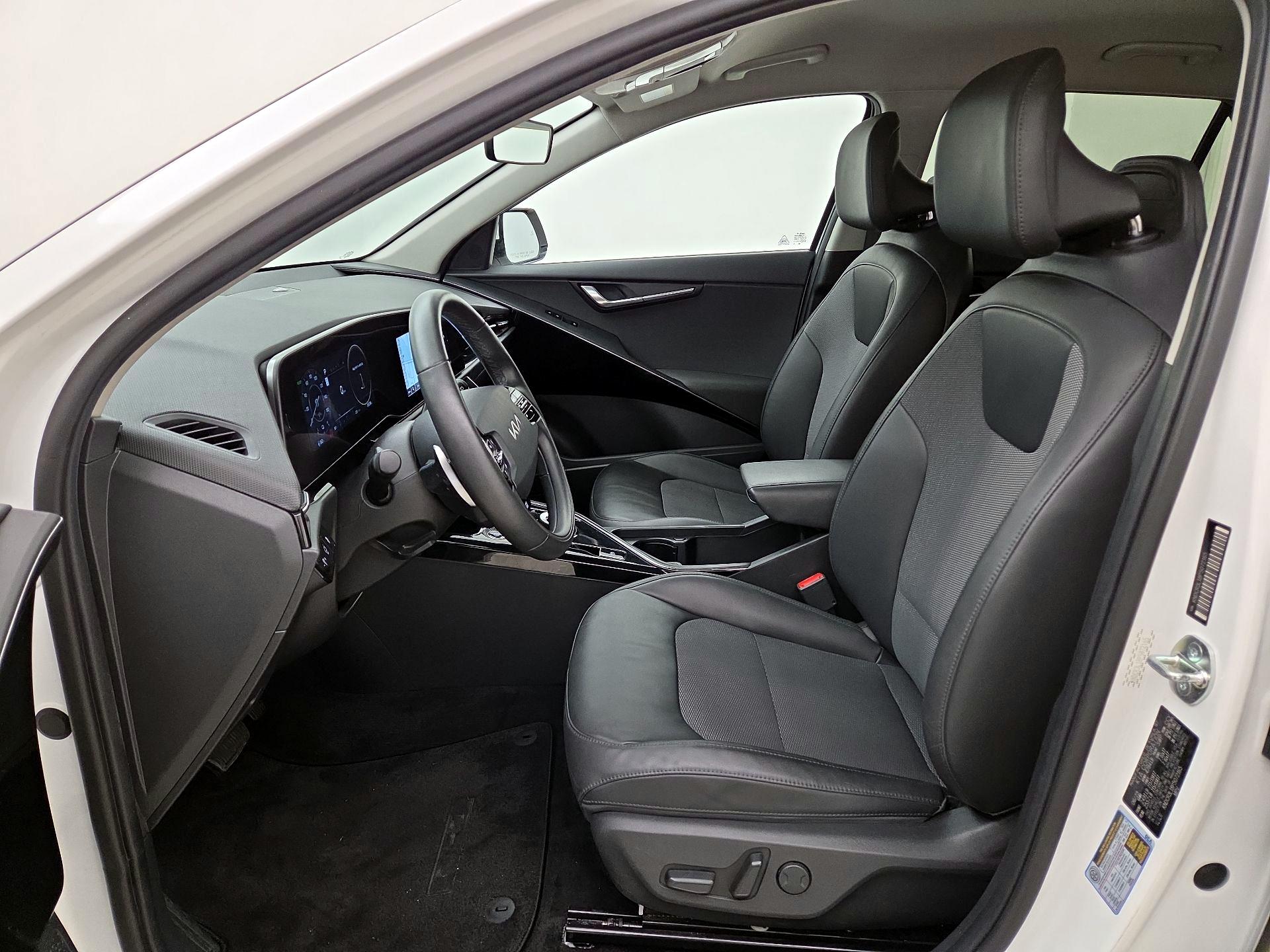 Thumbnail: 2023 Kia Niro - 11