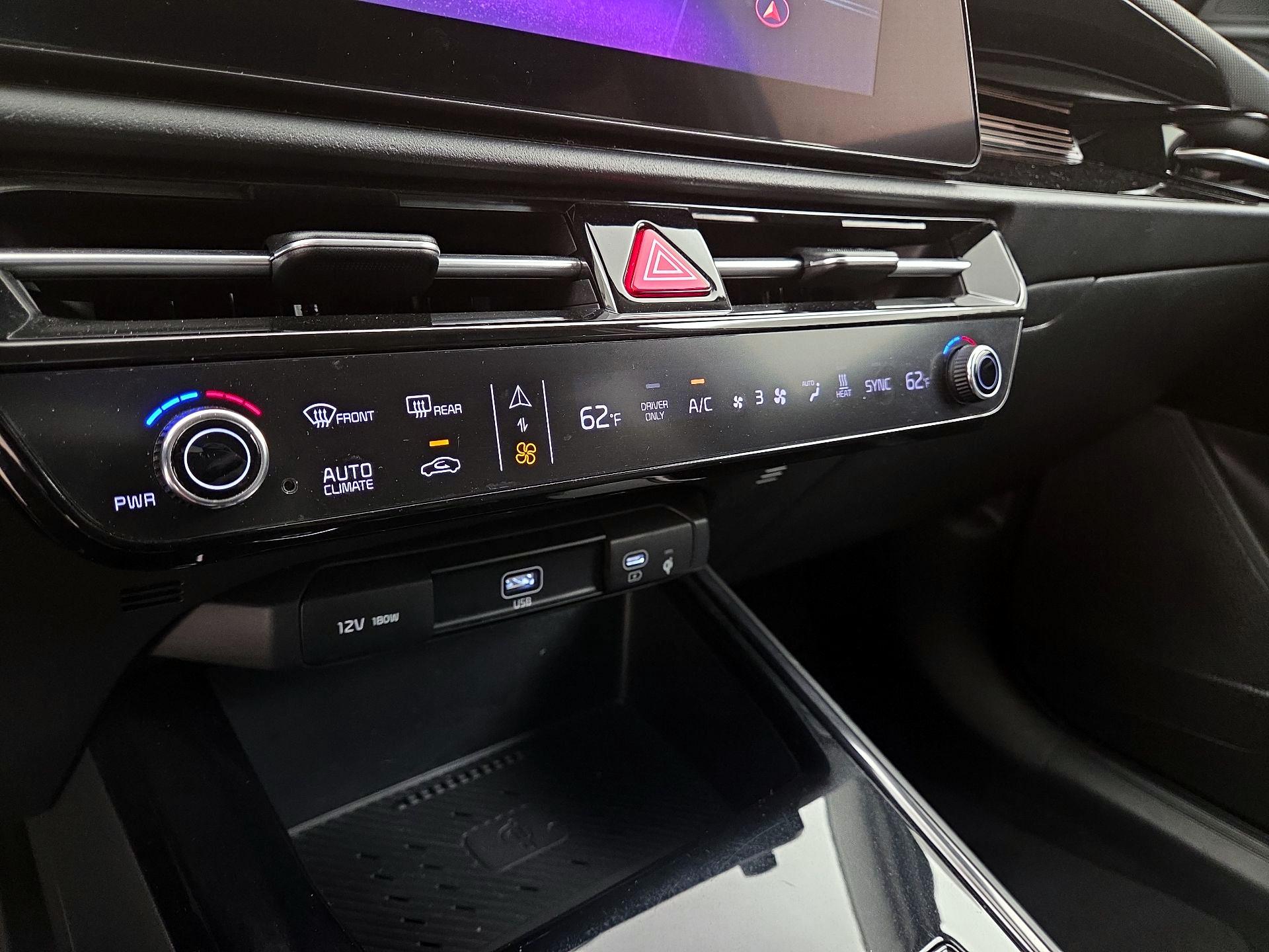 Thumbnail: 2023 Kia Niro - 17