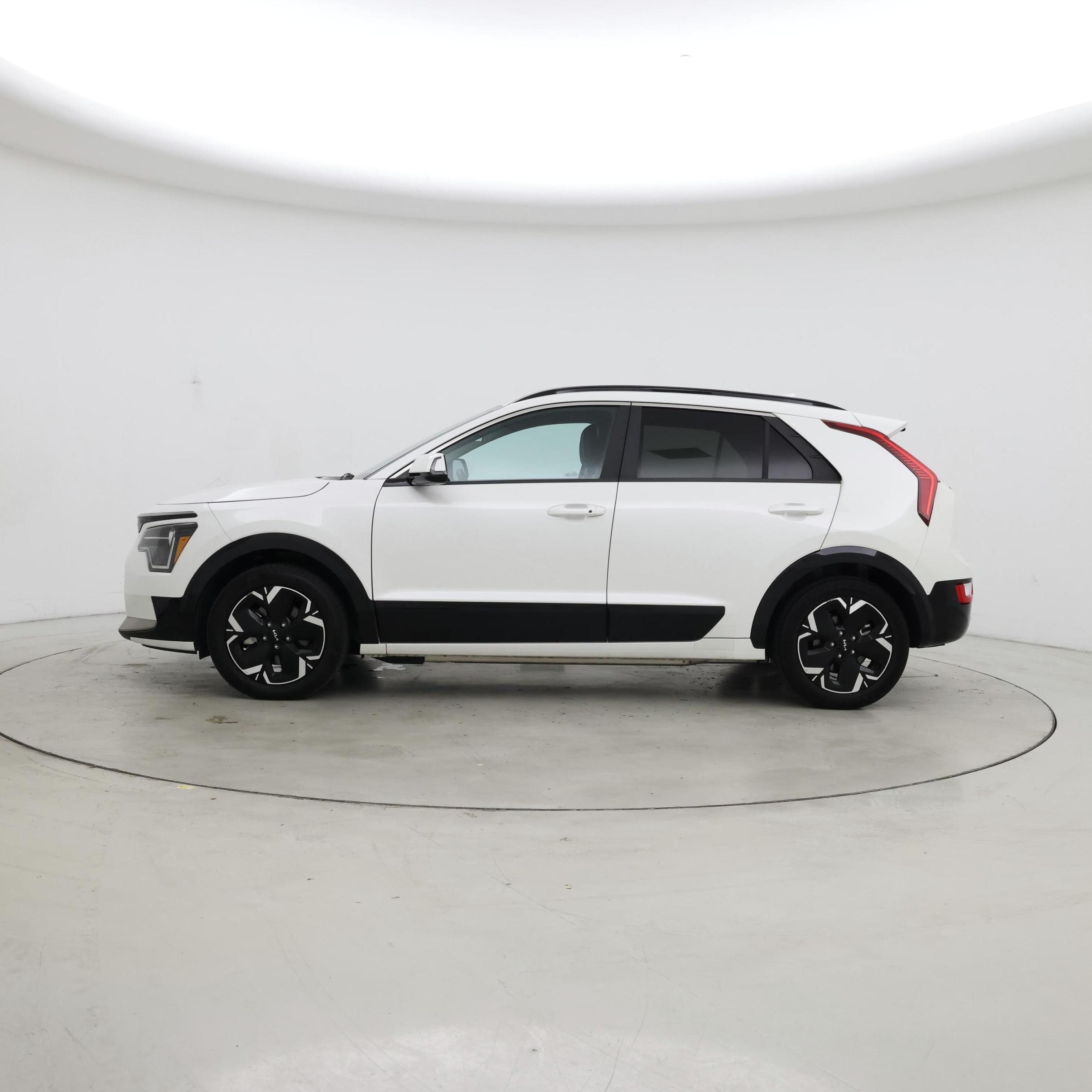 Thumbnail: 2023 Kia Niro - 3