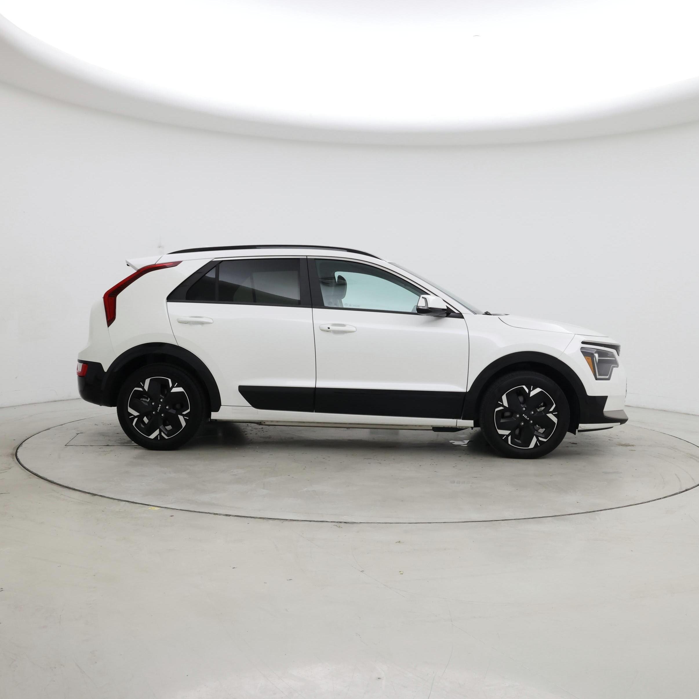 Thumbnail: 2023 Kia Niro - 7