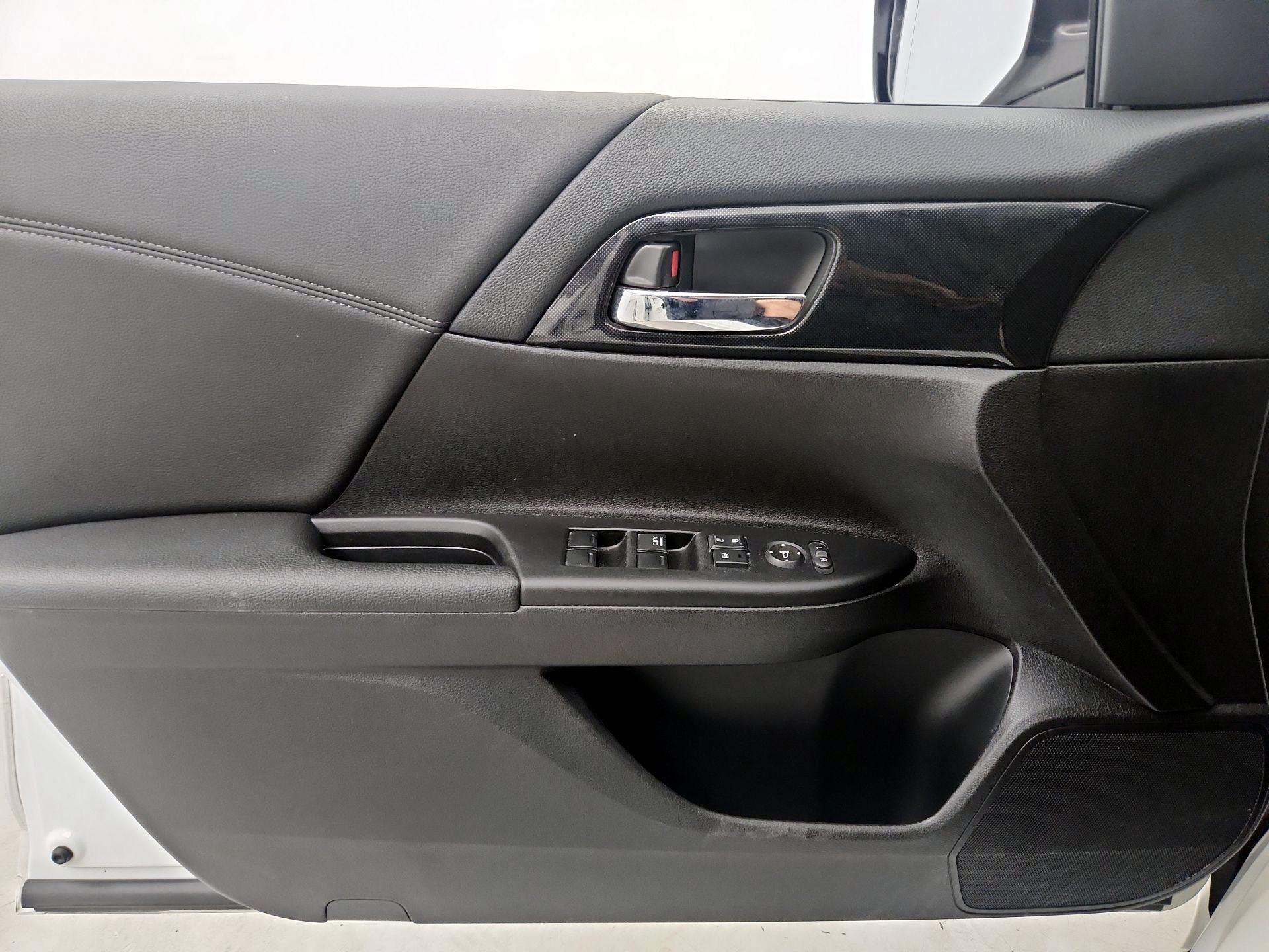 Thumbnail: 2015 Honda Accord - 12