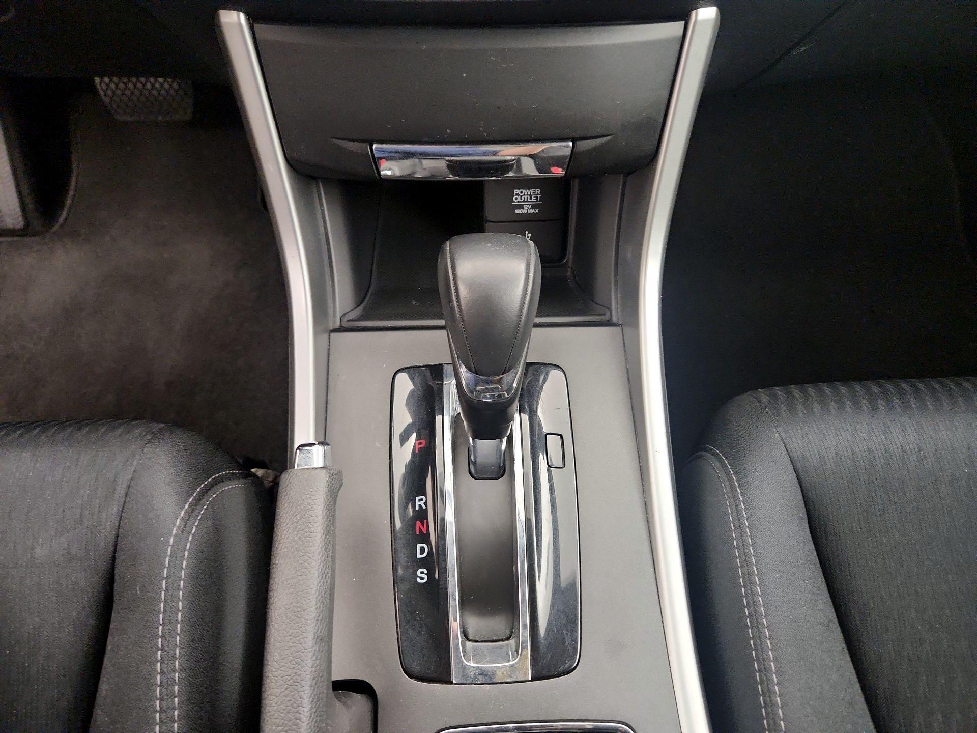 Thumbnail: 2015 Honda Accord - 17