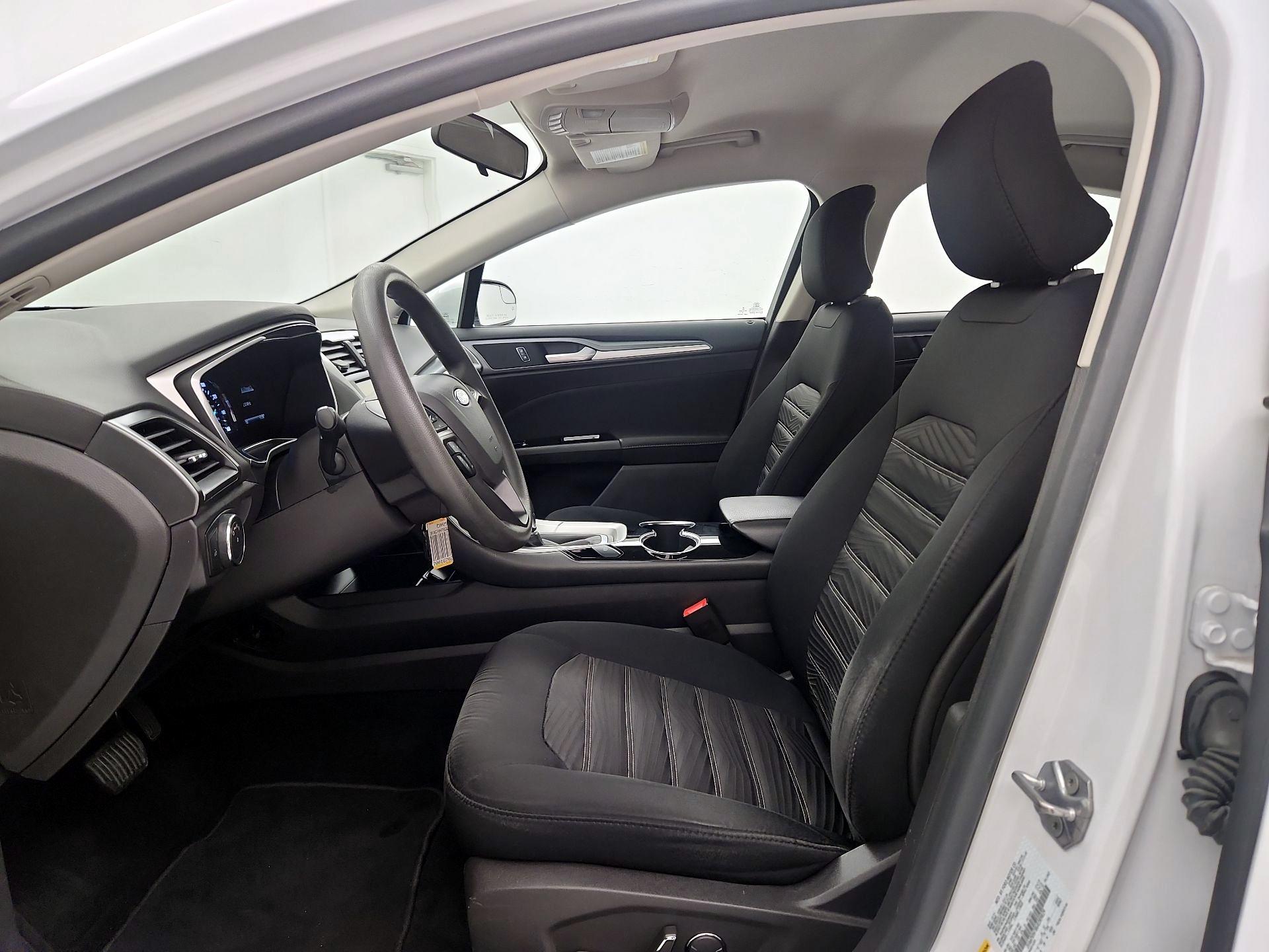 Thumbnail: 2016 Ford Fusion - 11