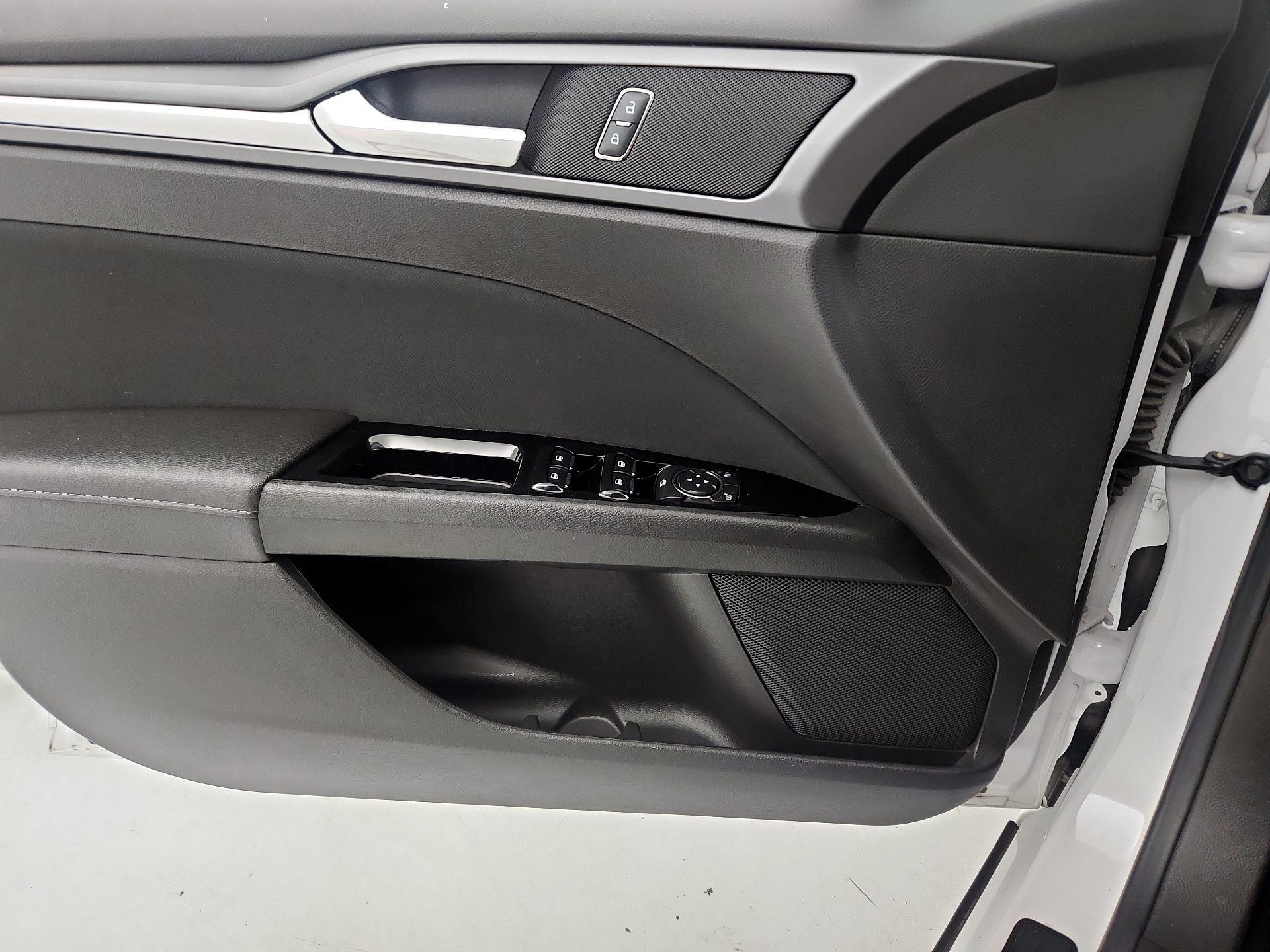Thumbnail: 2016 Ford Fusion - 12