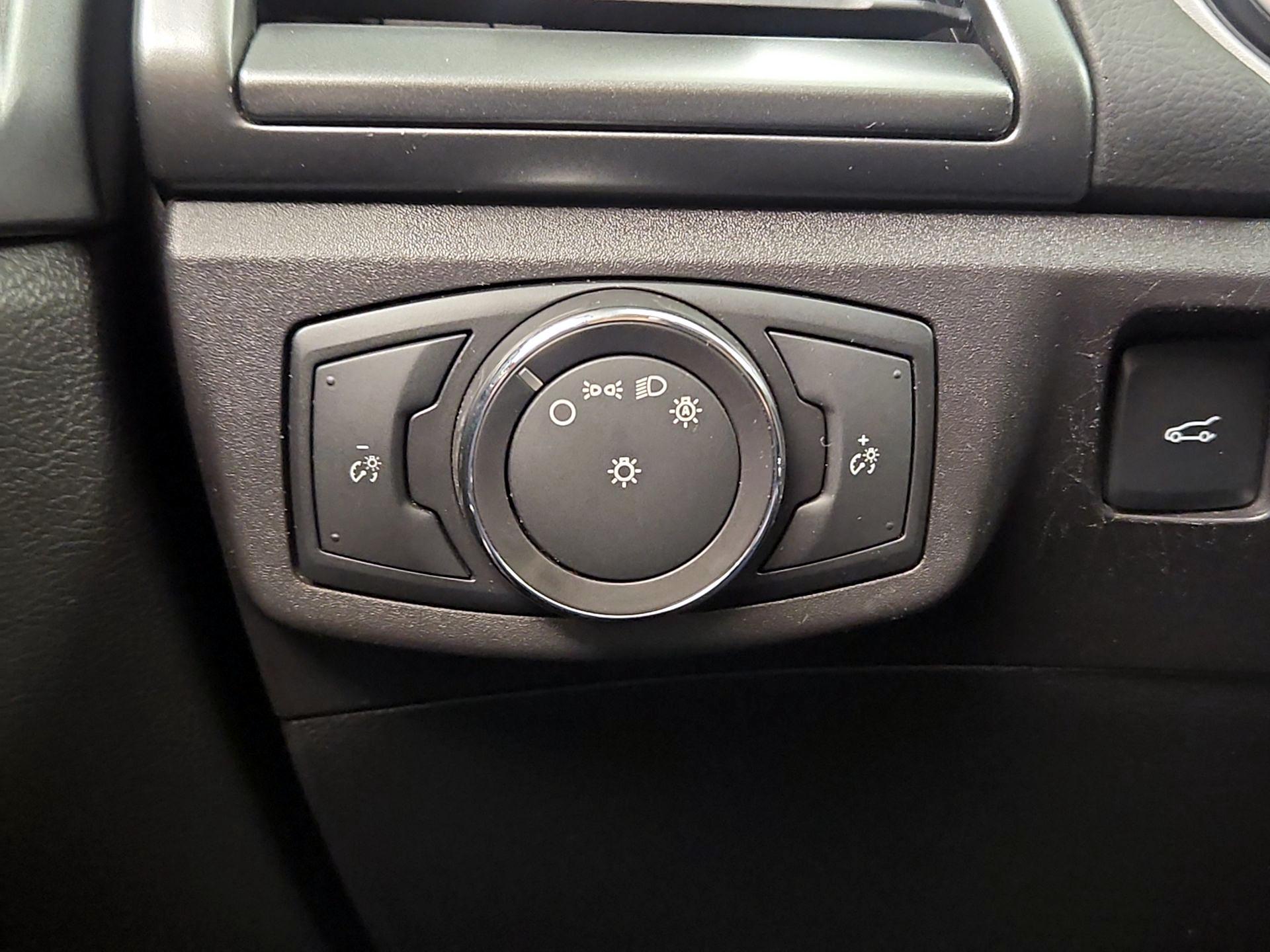Thumbnail: 2016 Ford Fusion - 13