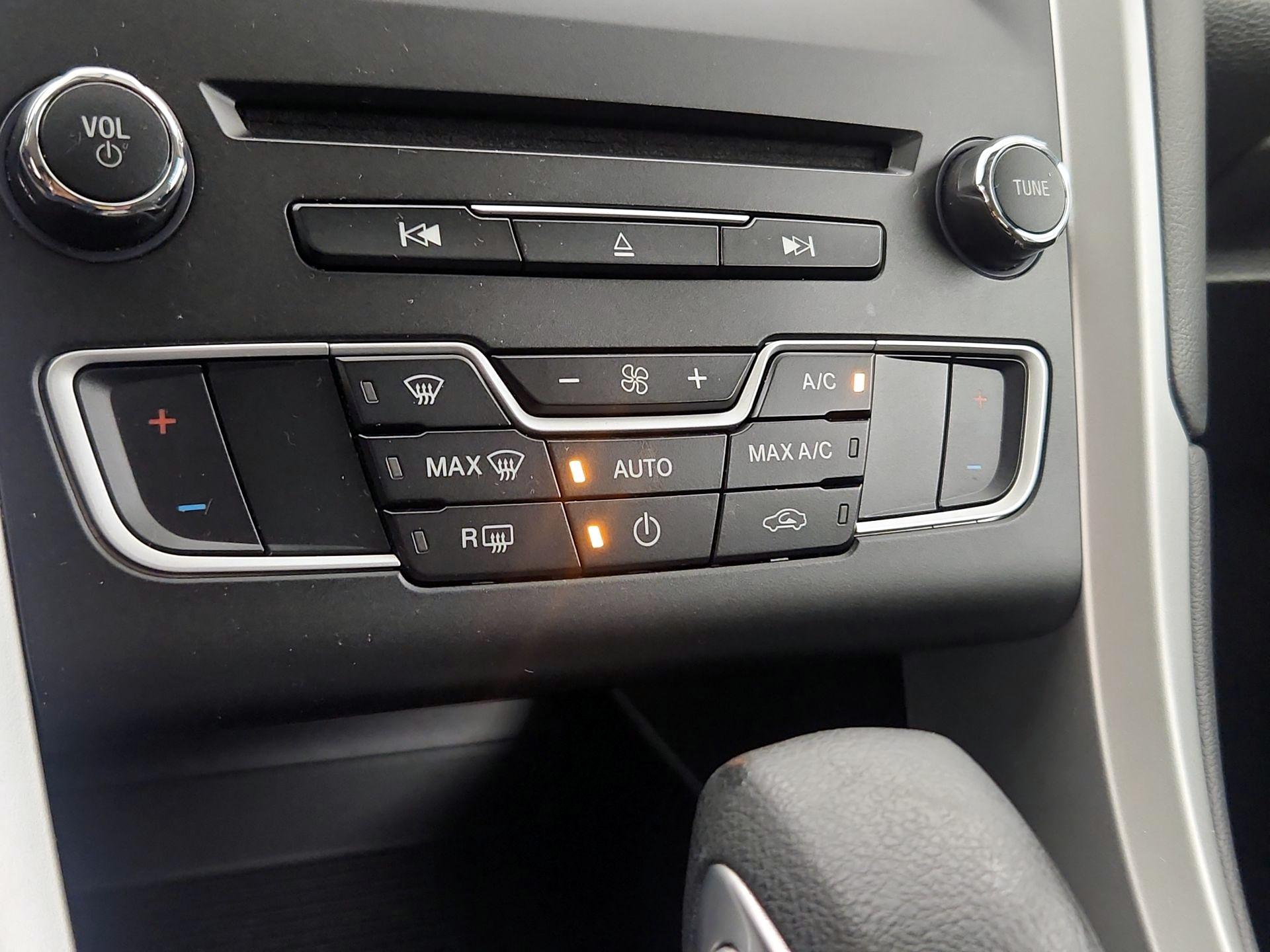 Thumbnail: 2016 Ford Fusion - 16
