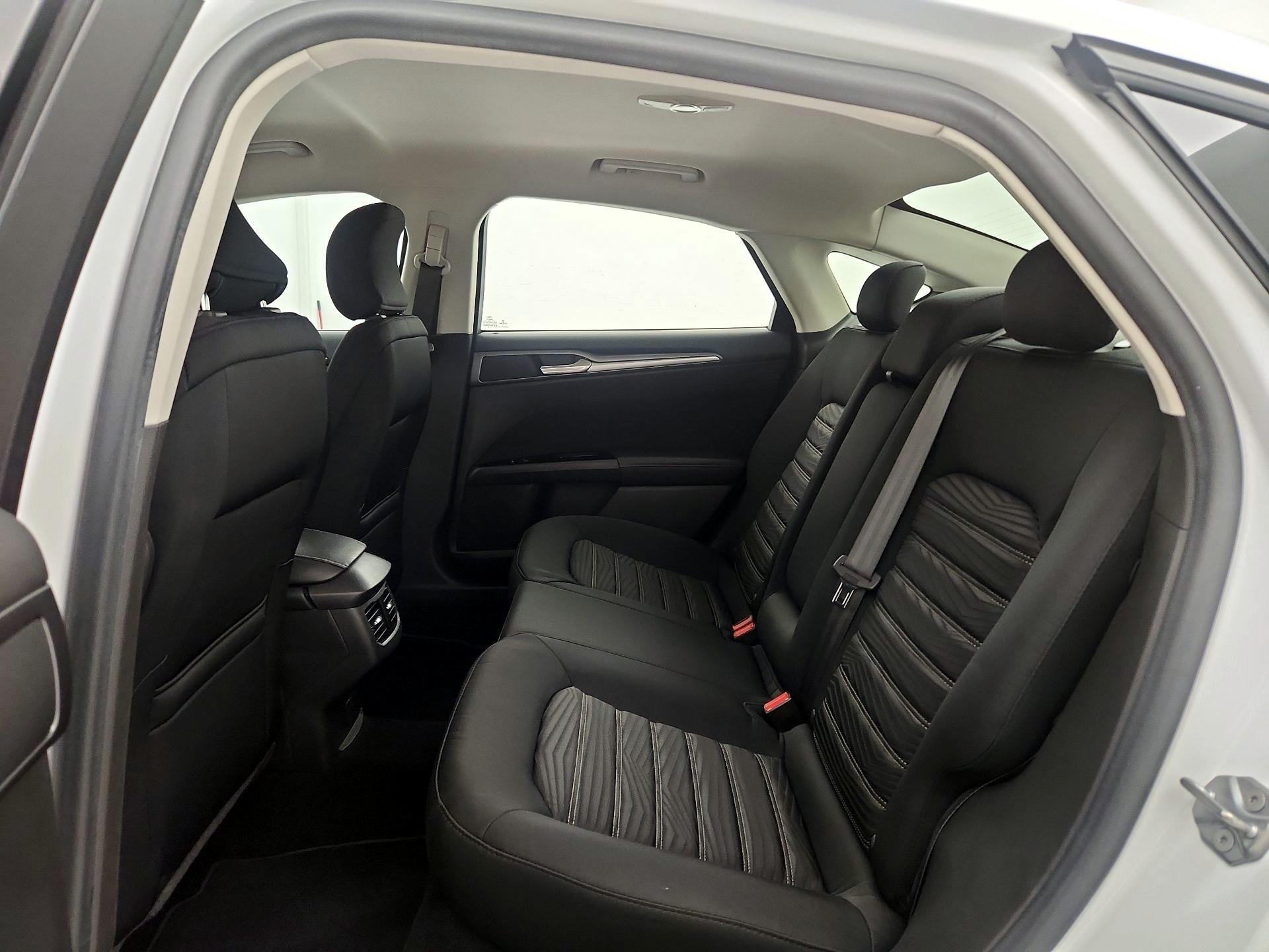 Thumbnail: 2016 Ford Fusion - 19