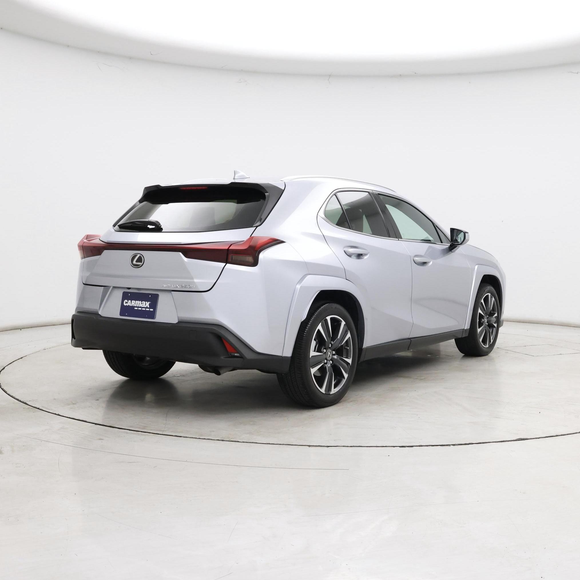 Thumbnail: 2024 Lexus UX - 8