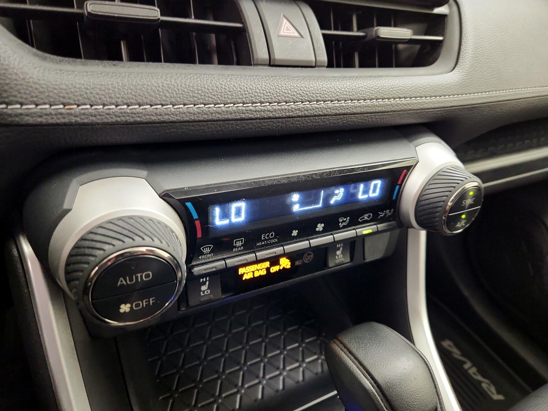 Thumbnail: 2019 Toyota RAV4 - 16