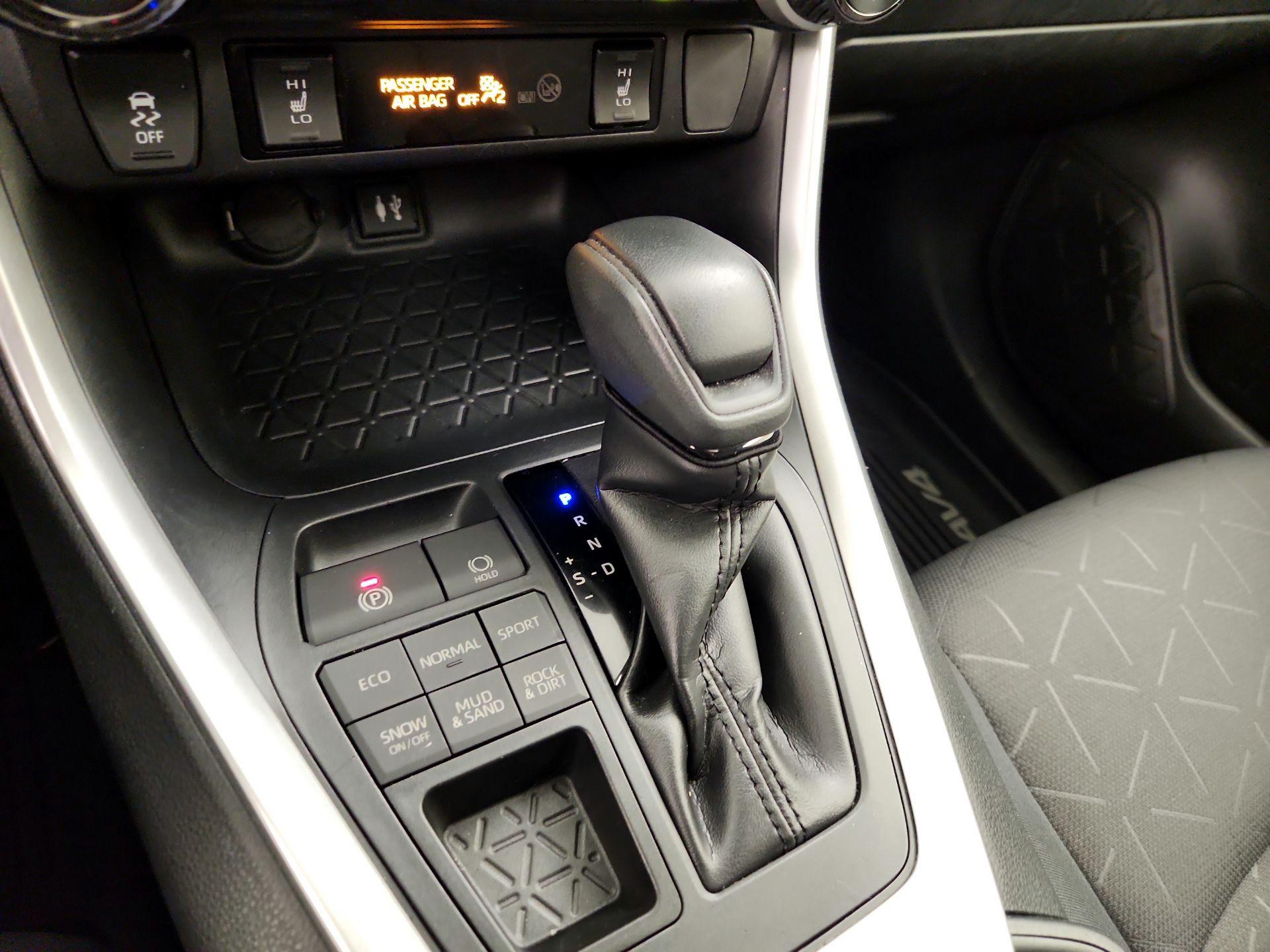 Thumbnail: 2019 Toyota RAV4 - 17
