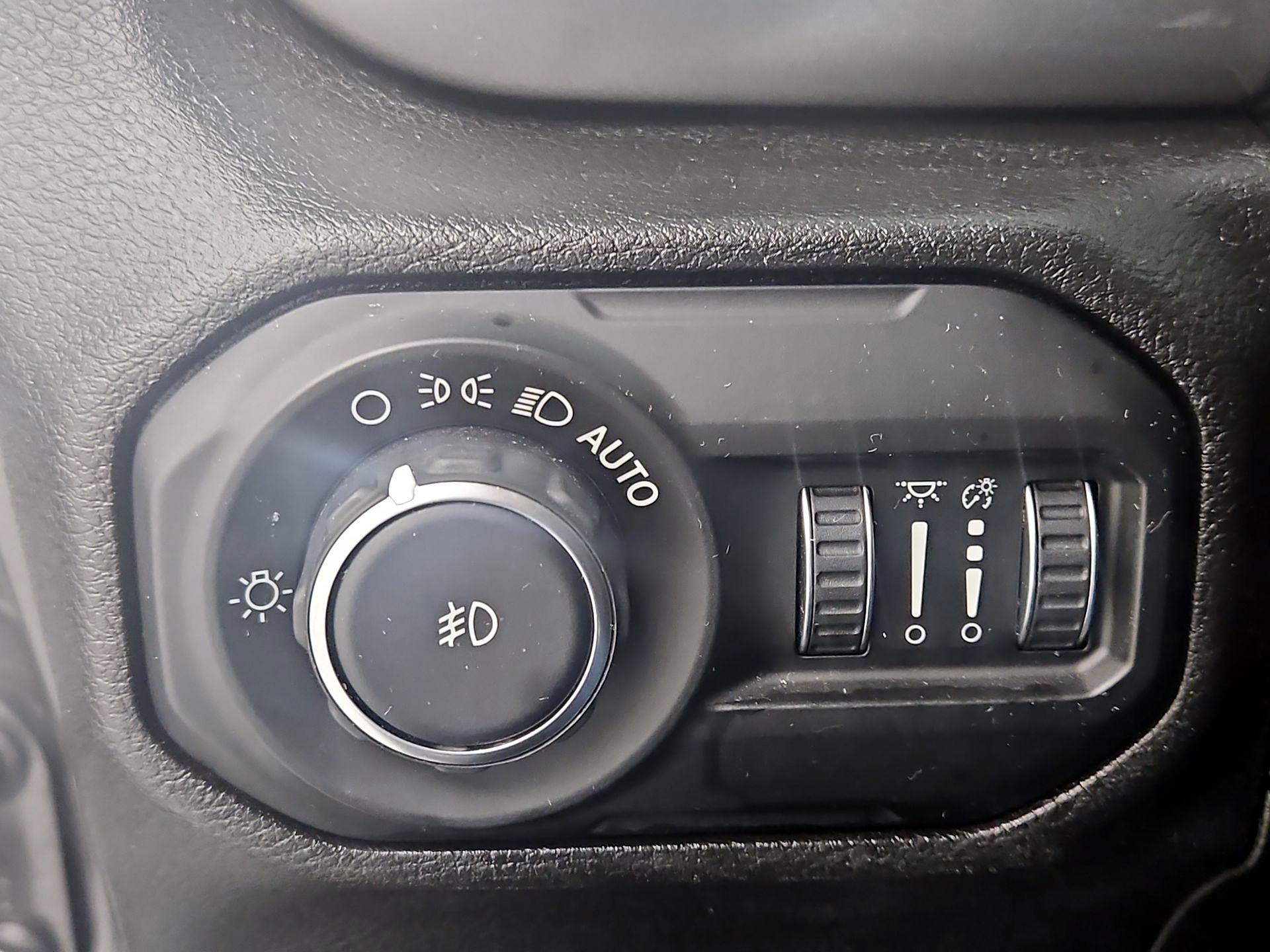 Thumbnail: 2019 Jeep Wrangler - 13