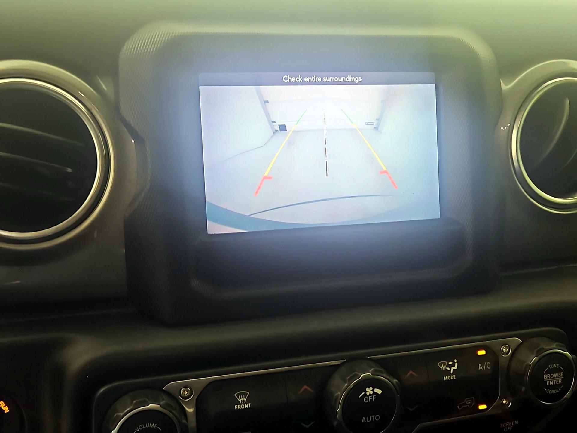 Thumbnail: 2019 Jeep Wrangler - 14