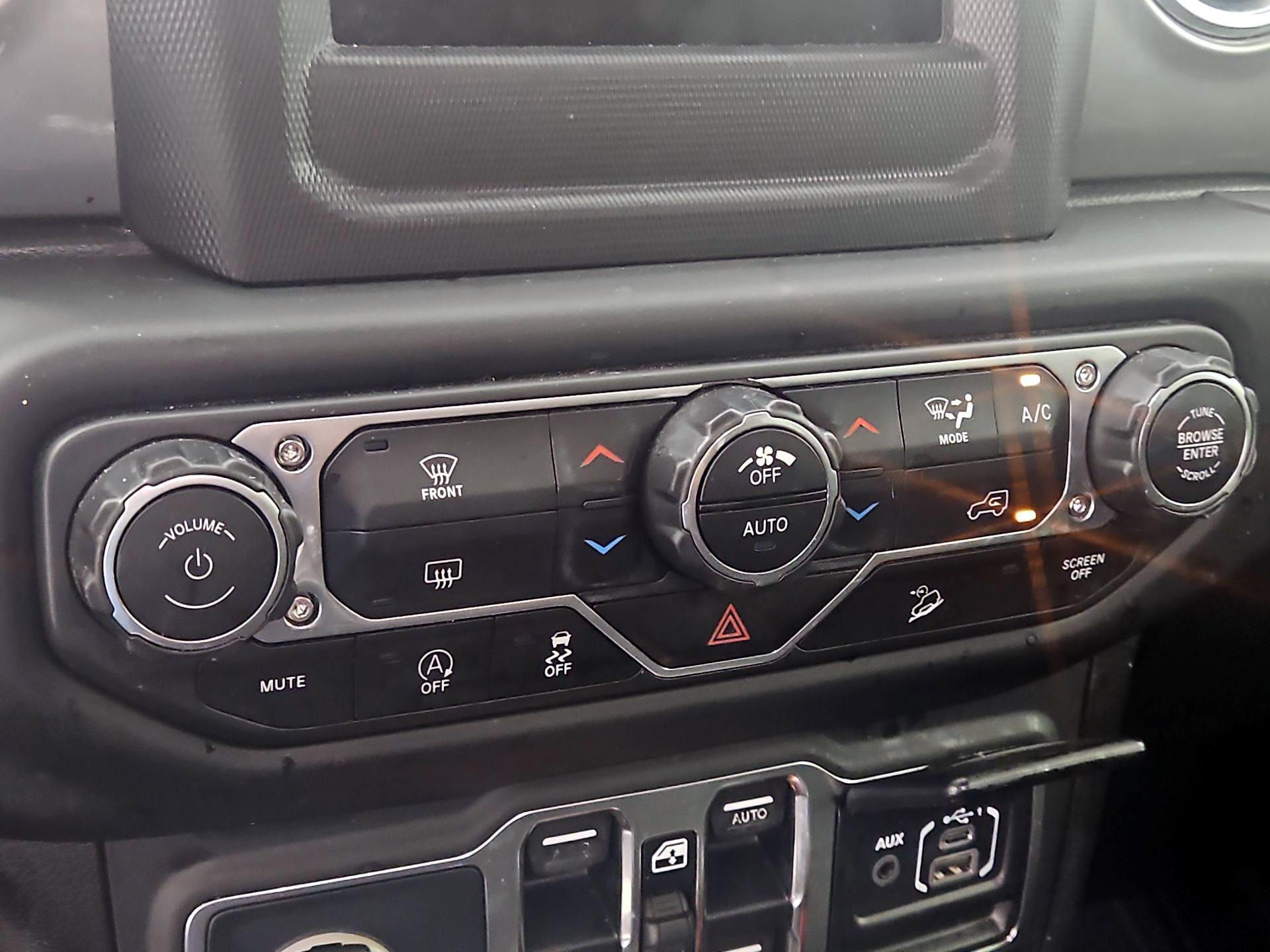 Thumbnail: 2019 Jeep Wrangler - 16