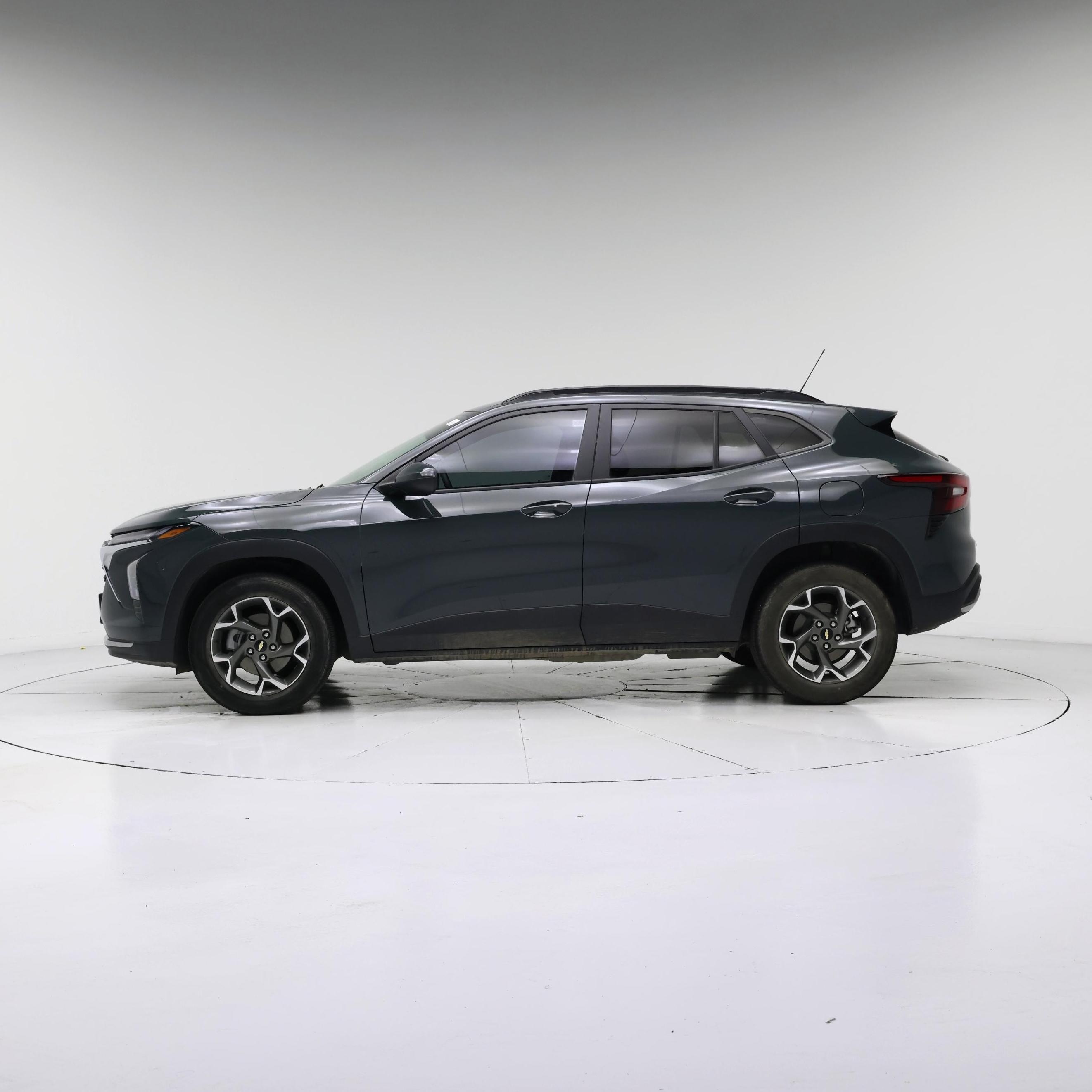 Thumbnail: 2025 Chevrolet Trax - 3