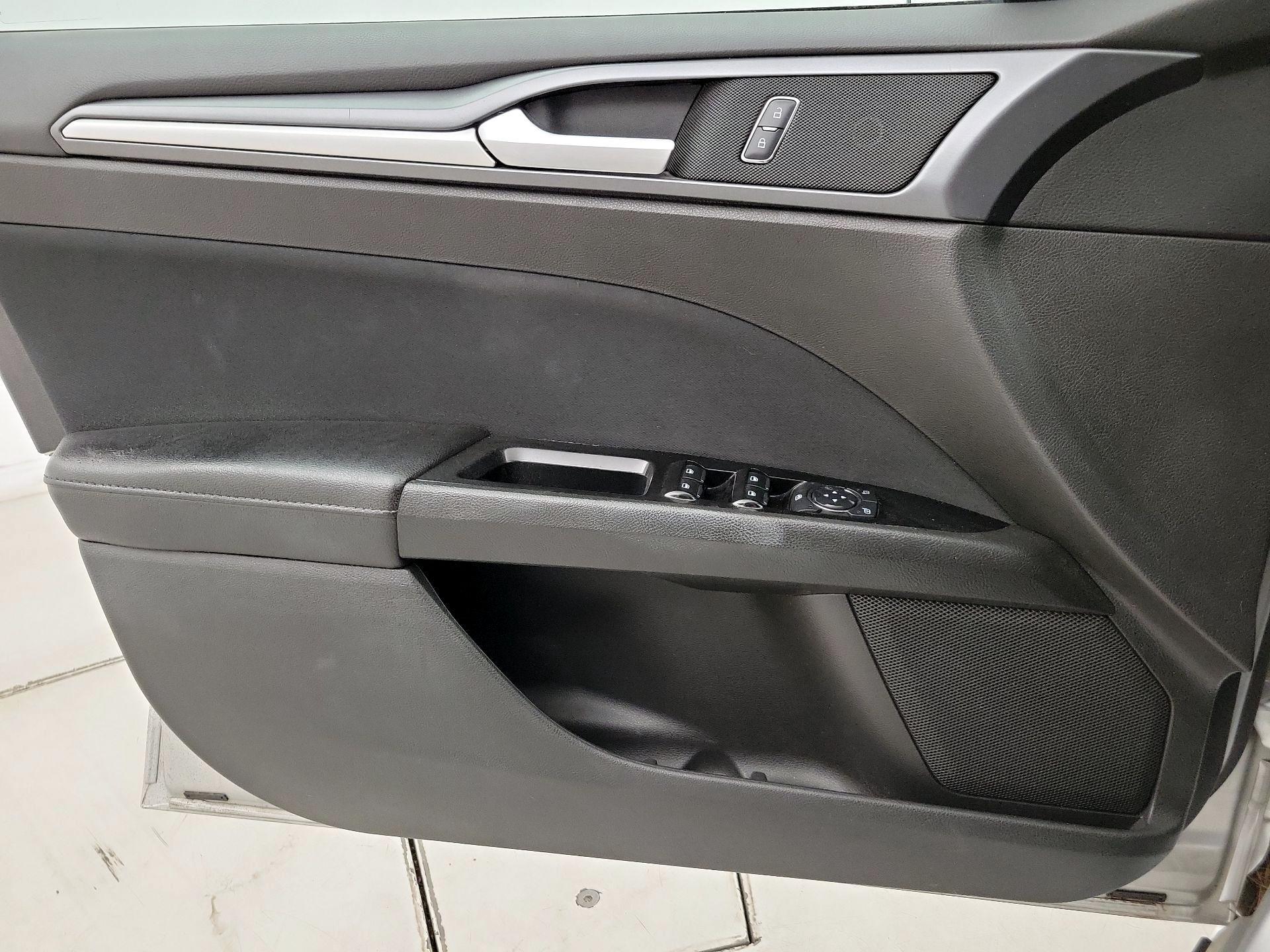 Thumbnail: 2014 Ford Fusion - 10
