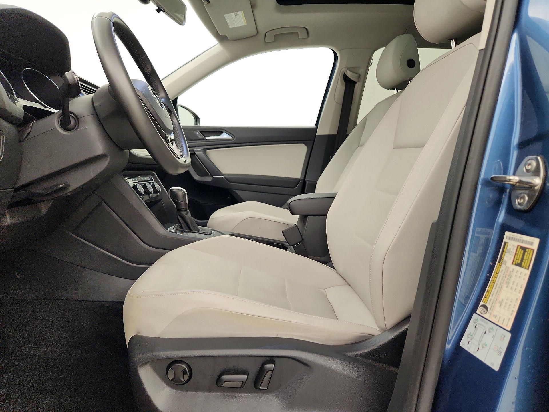 Thumbnail: 2020 Volkswagen Tiguan - 11