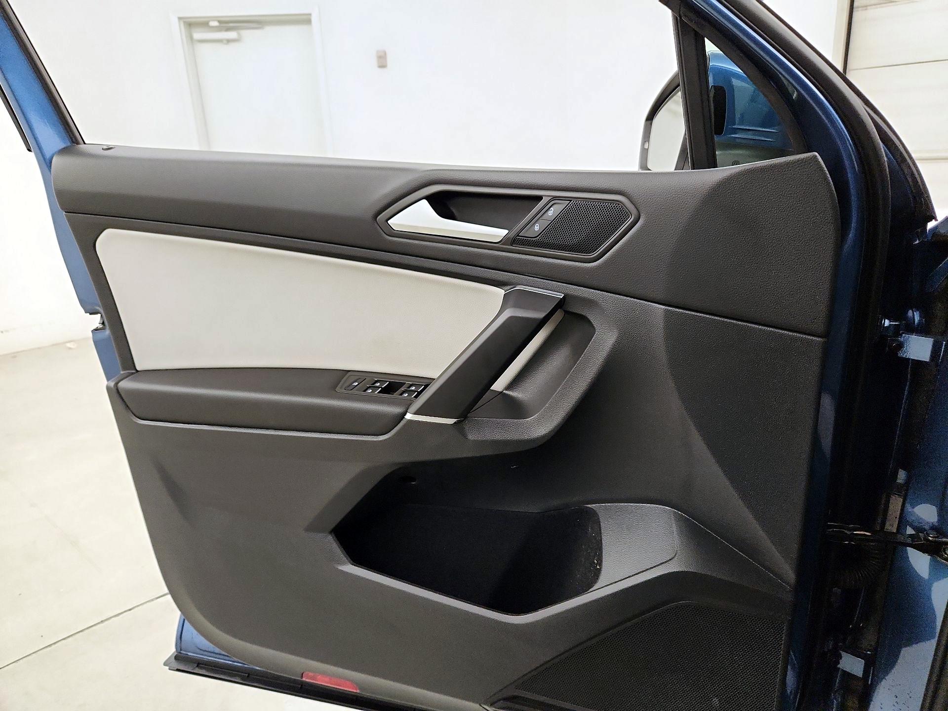 Thumbnail: 2020 Volkswagen Tiguan - 12
