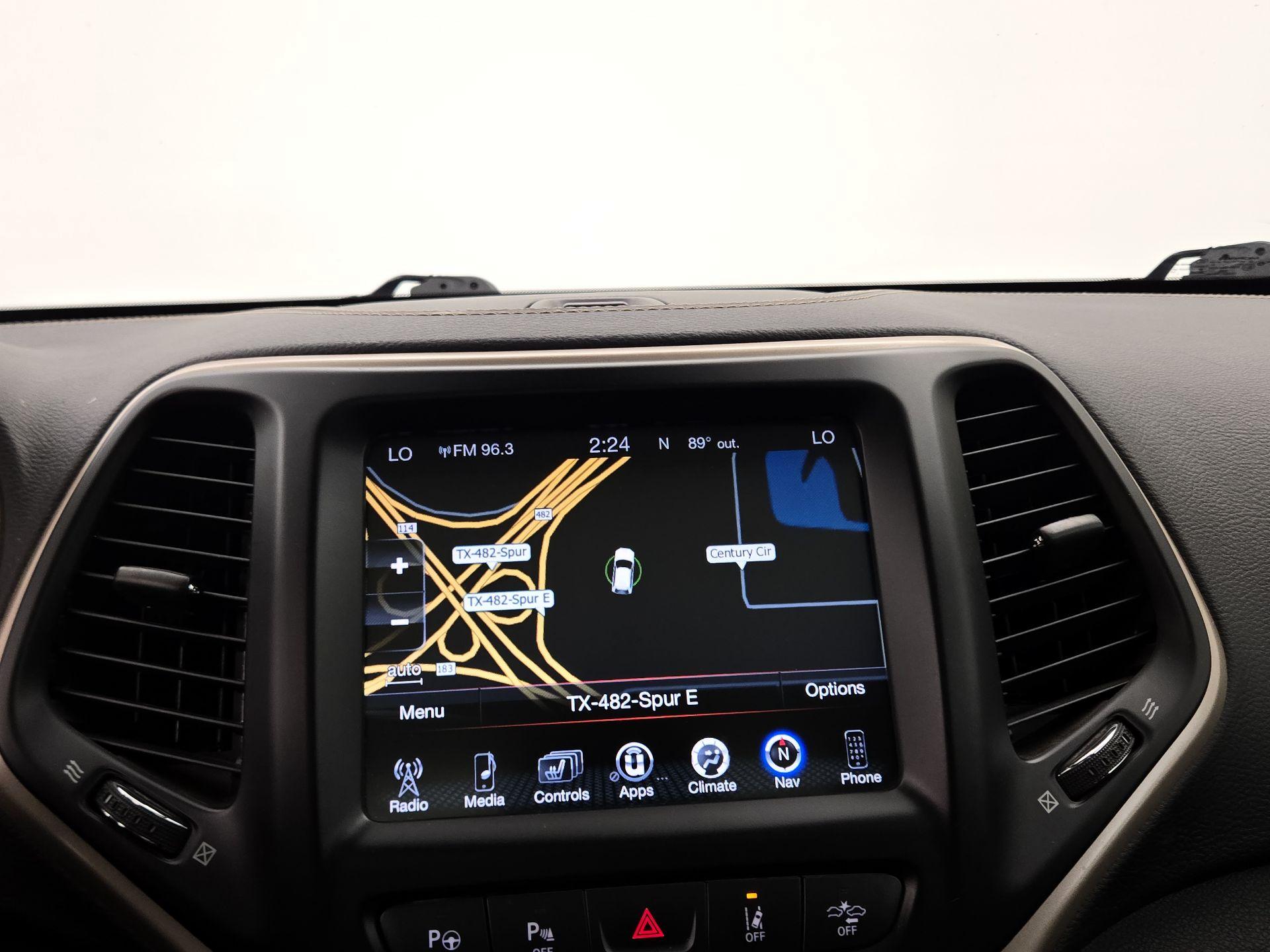 Thumbnail: 2018 Jeep Cherokee - 14