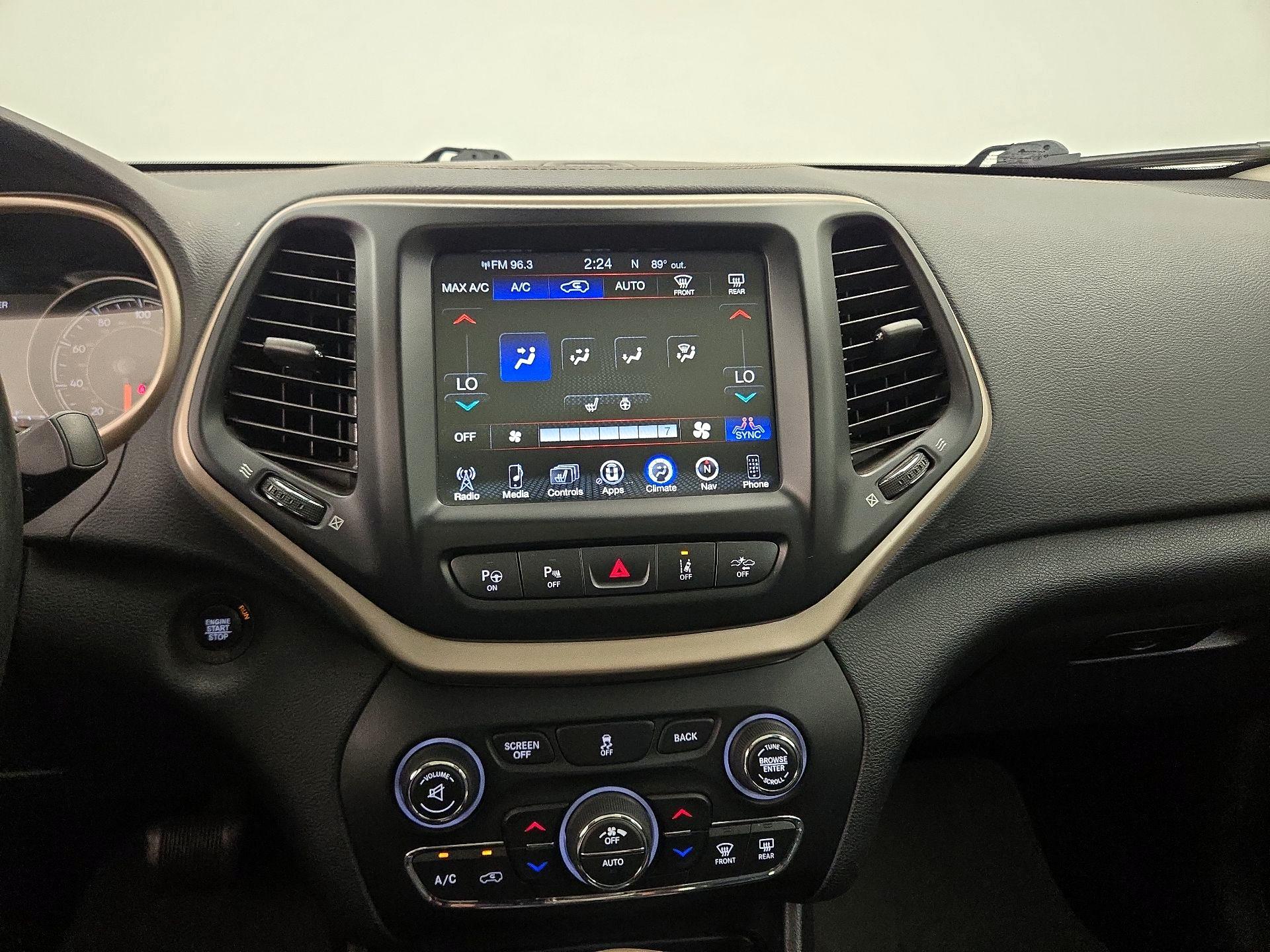 Thumbnail: 2018 Jeep Cherokee - 17