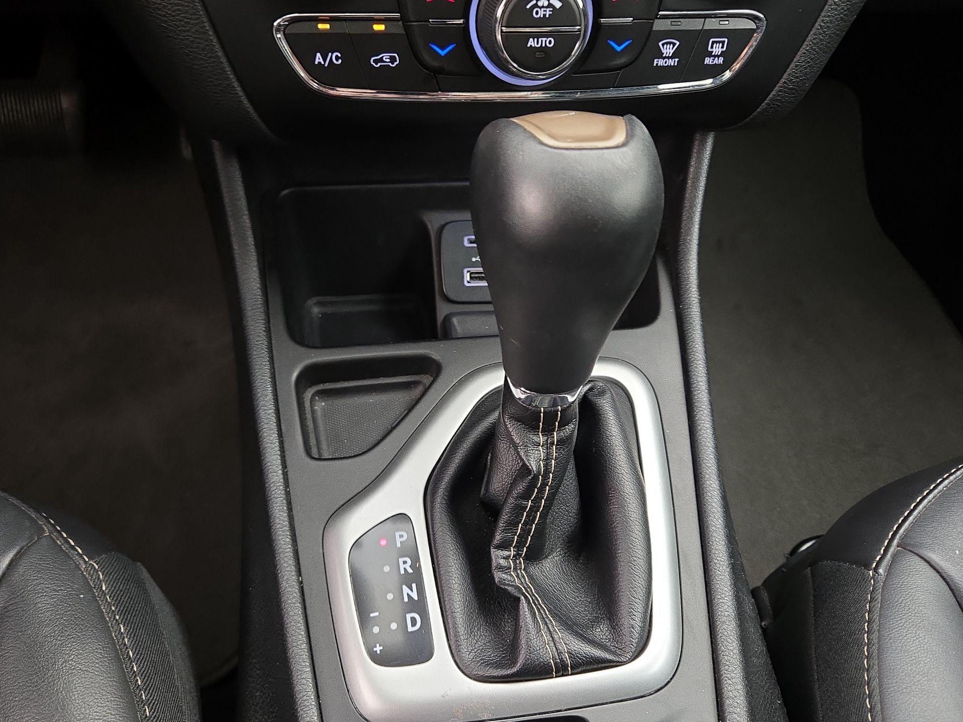Thumbnail: 2018 Jeep Cherokee - 18