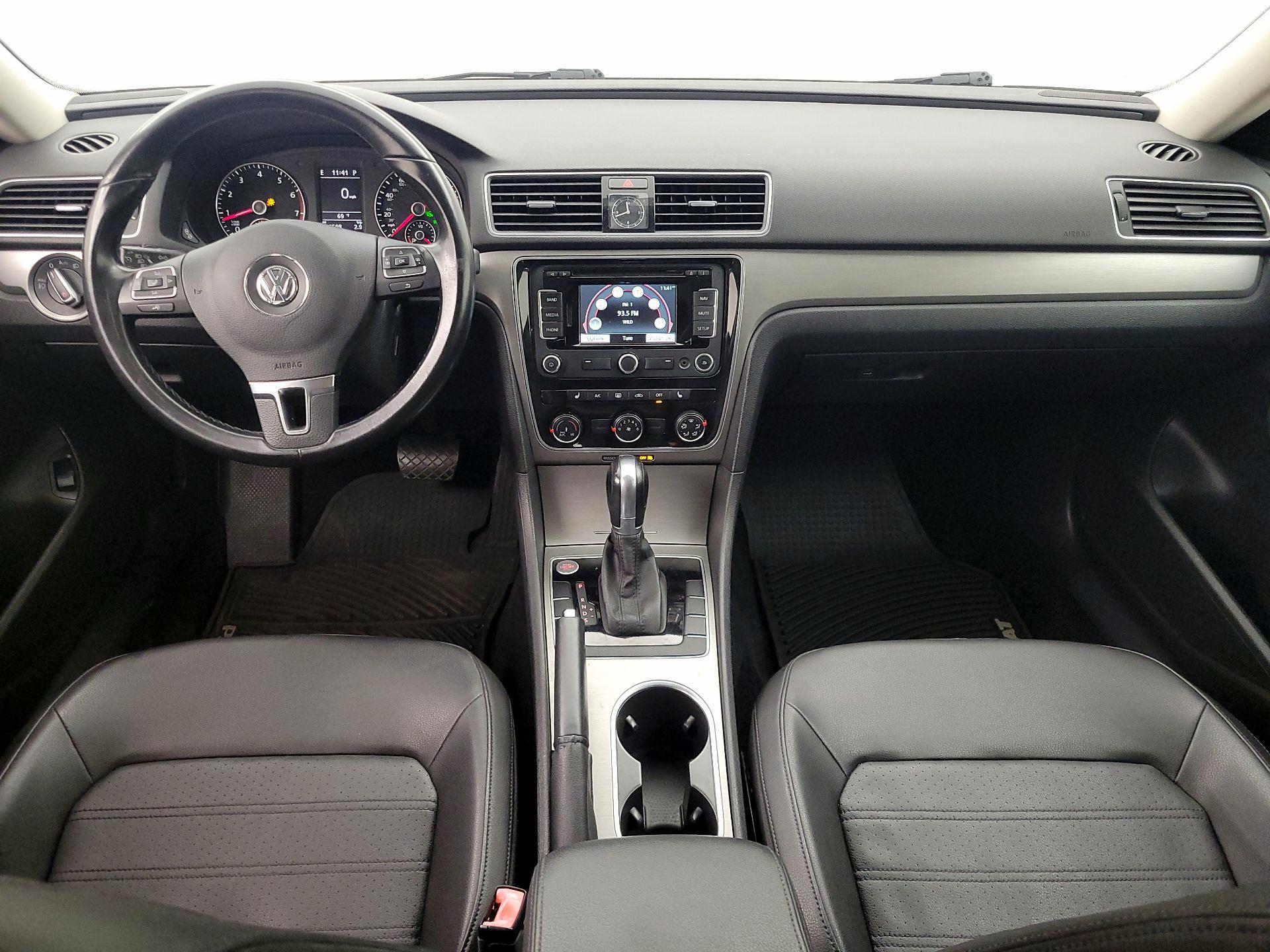 Thumbnail: 2015 Volkswagen Passat - 9