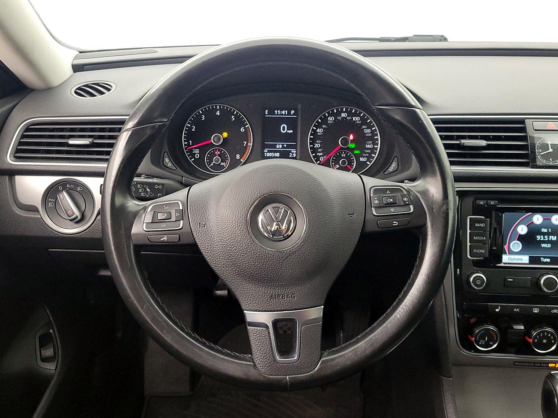 Thumbnail: 2015 Volkswagen Passat - 10