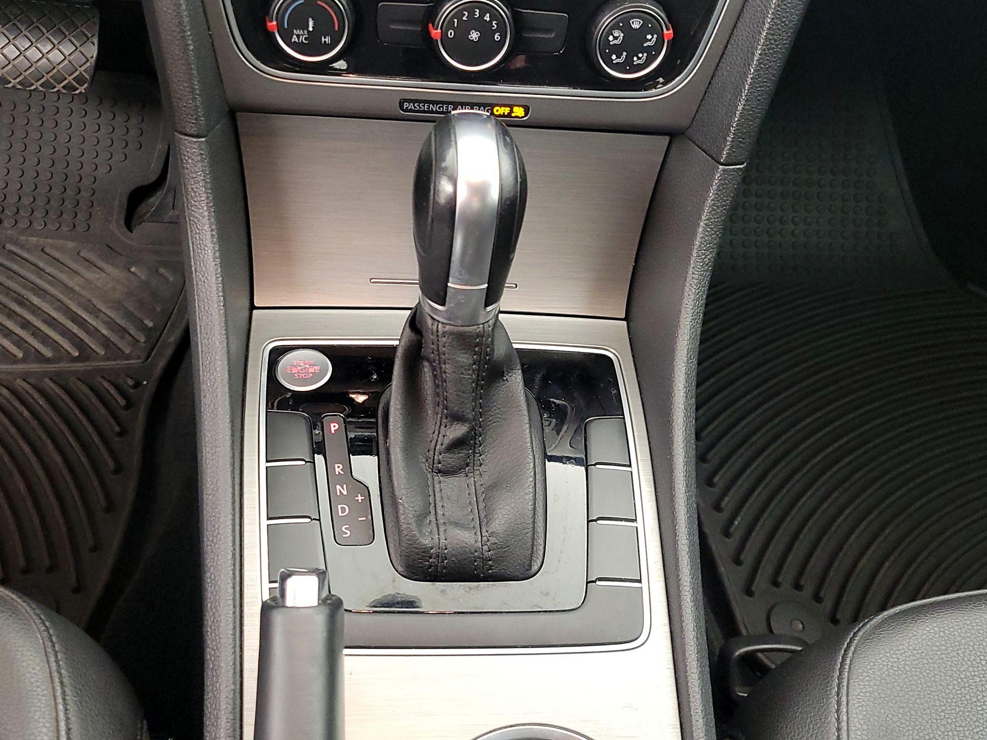 Thumbnail: 2015 Volkswagen Passat - 18