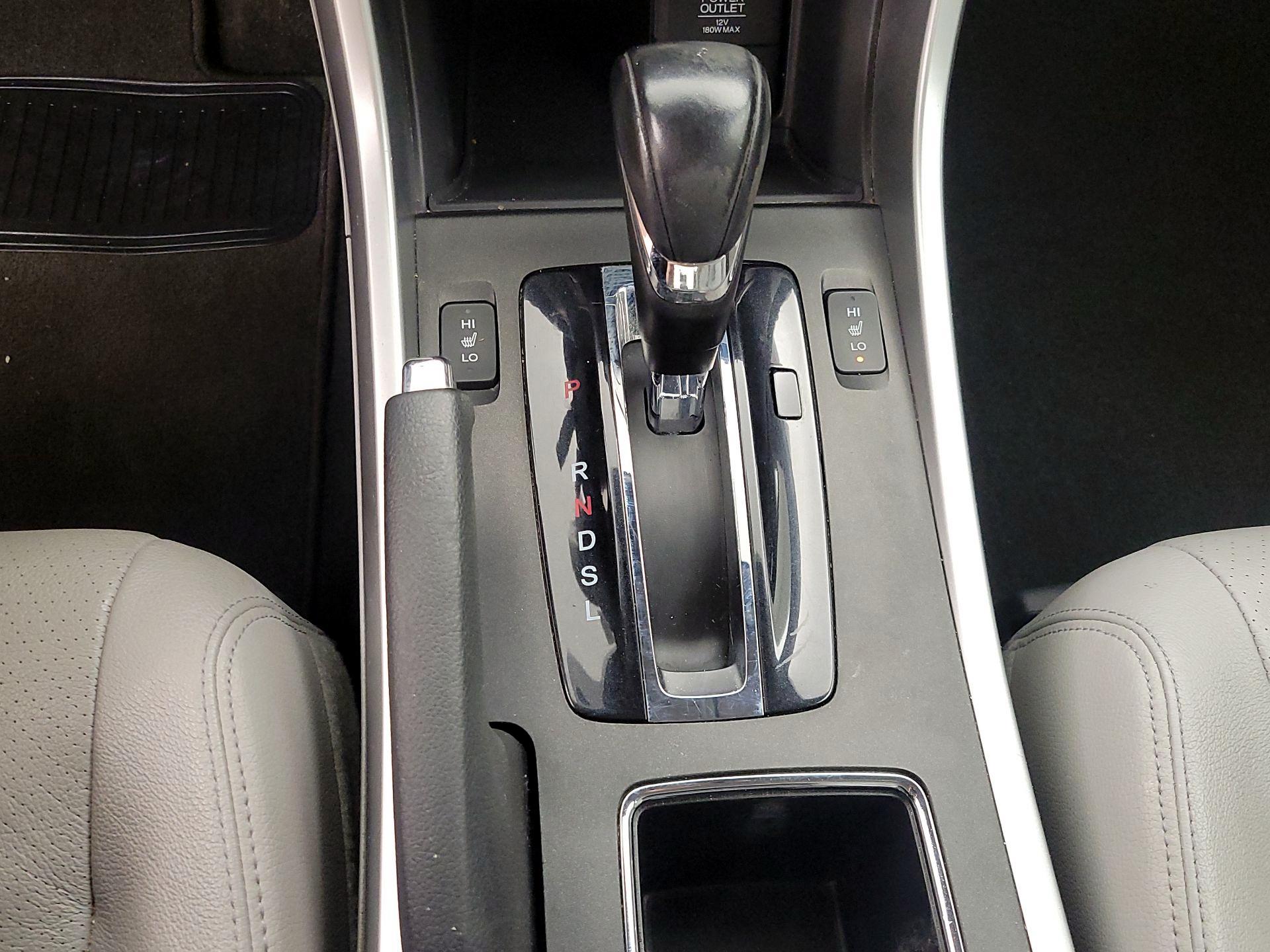 Thumbnail: 2015 Honda Accord - 17