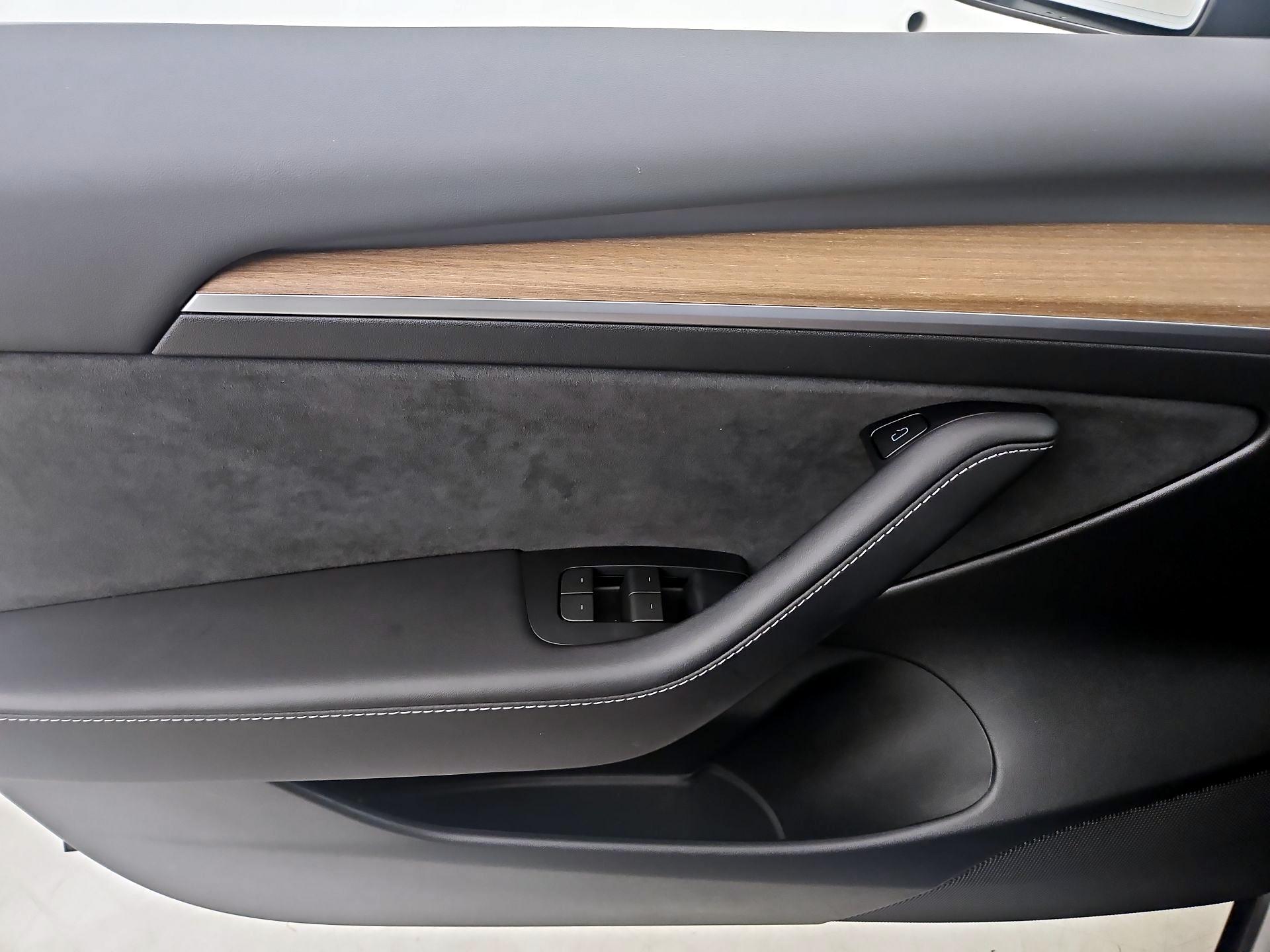 Thumbnail: 2023 Tesla Model 3 - 10
