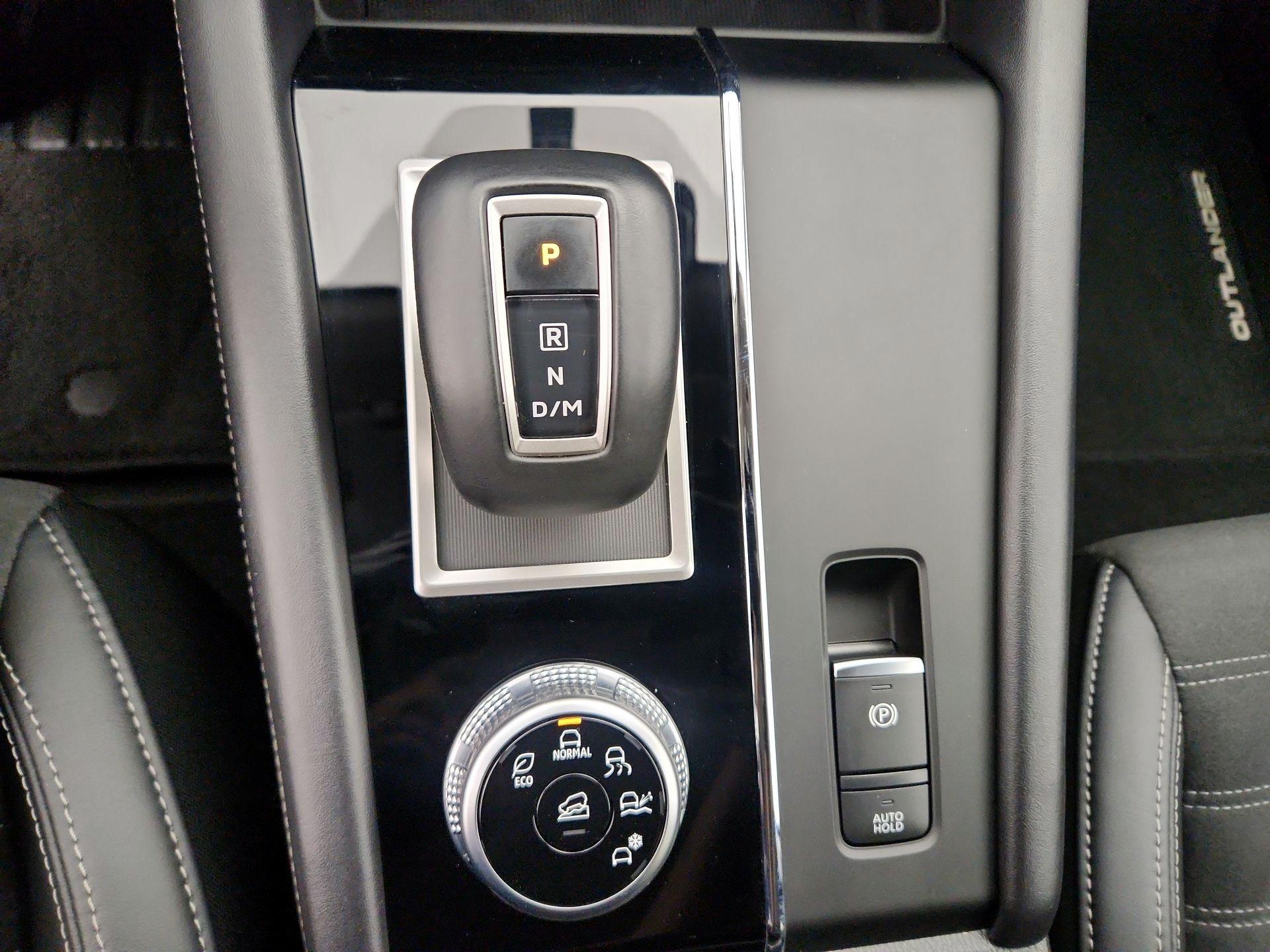 Thumbnail: 2024 Mitsubishi Outlander - 18