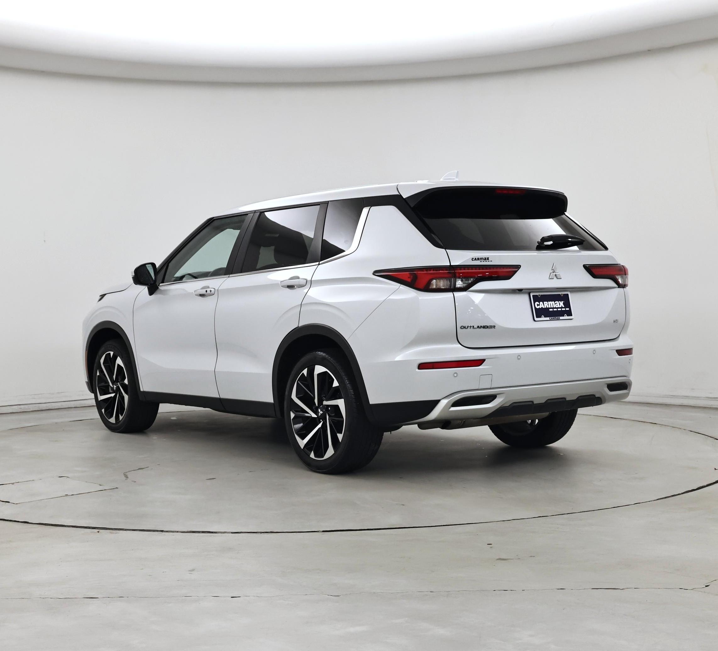 Thumbnail: 2024 Mitsubishi Outlander - 2