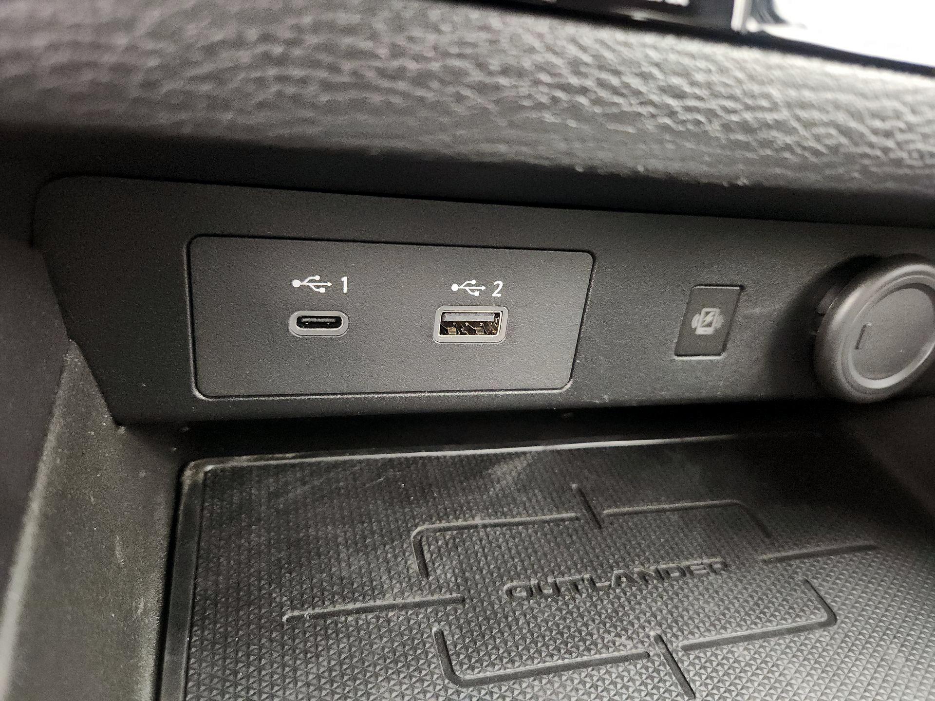 Thumbnail: 2024 Mitsubishi Outlander - 19