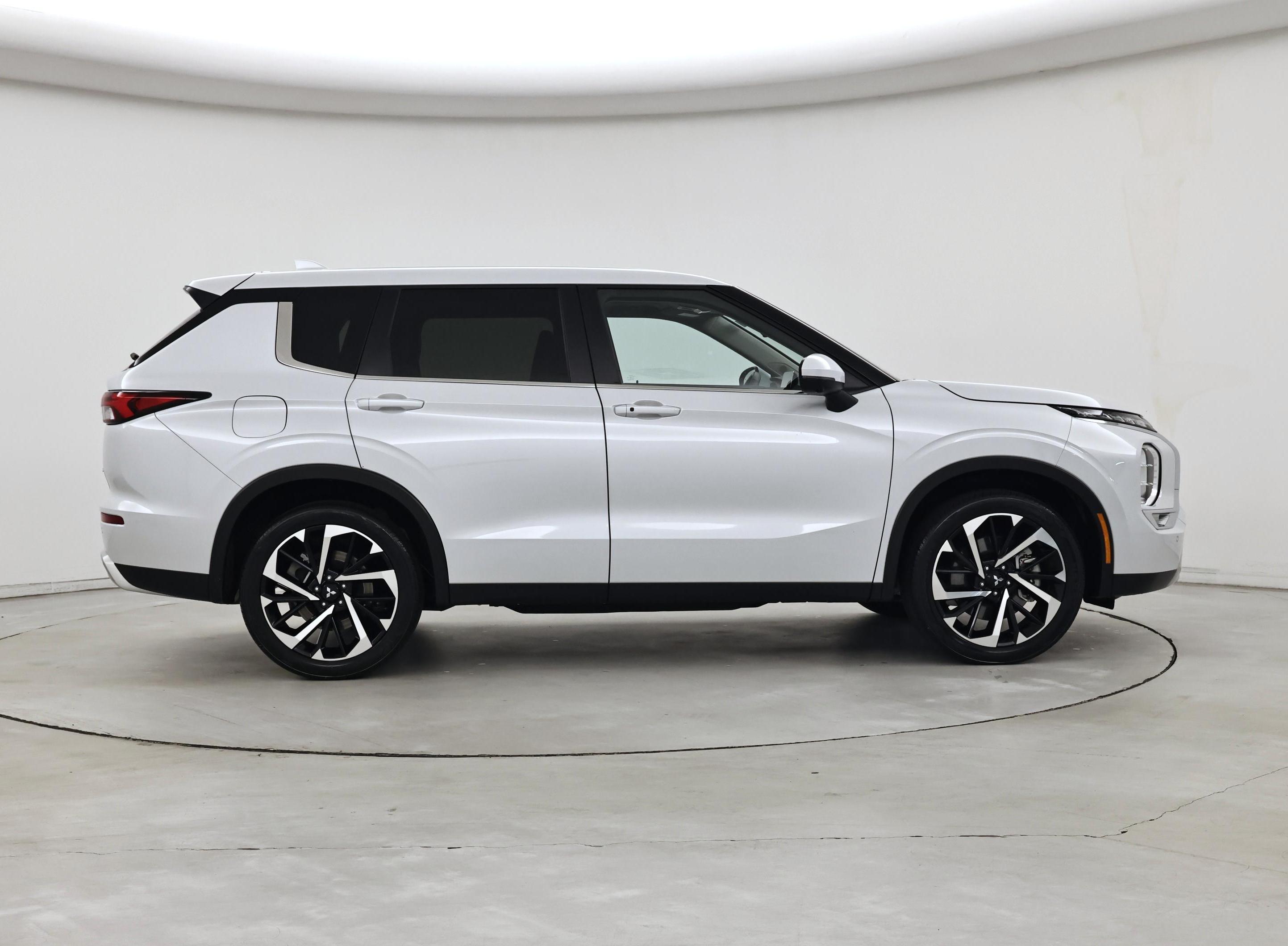 Thumbnail: 2024 Mitsubishi Outlander - 7