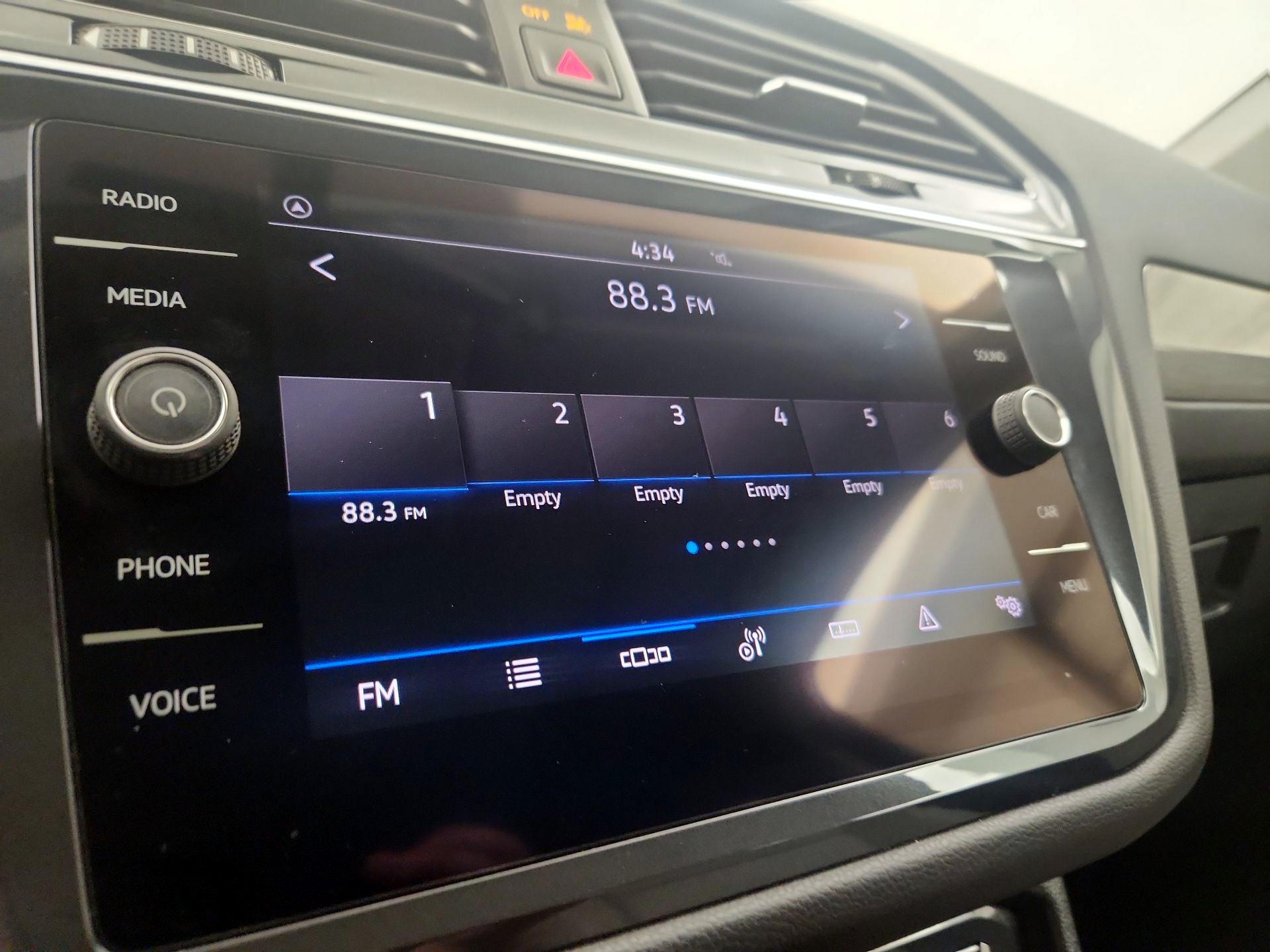 Thumbnail: 2021 Volkswagen Tiguan - 15