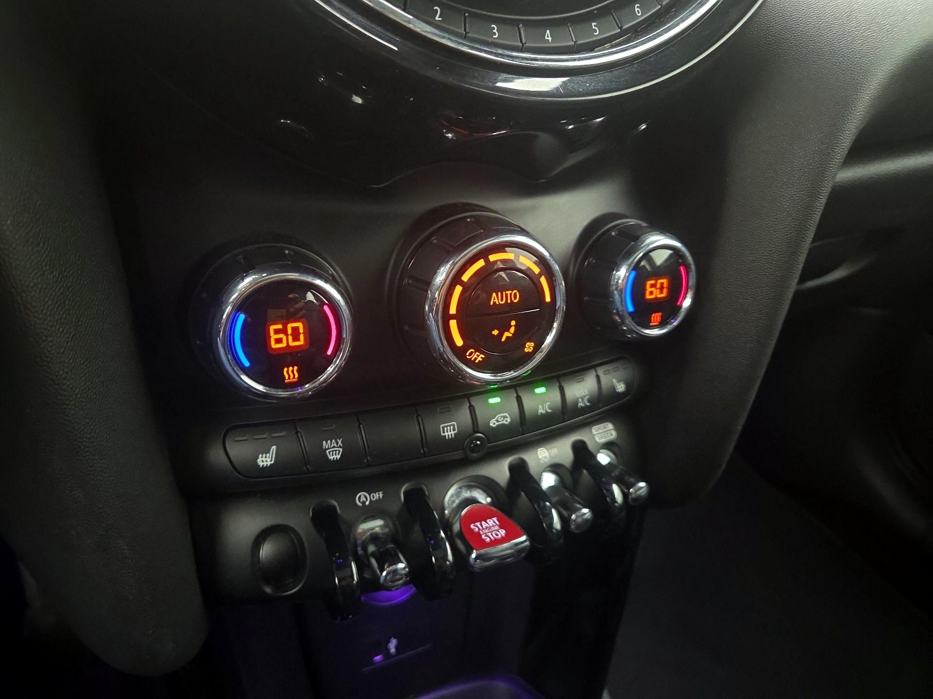 Thumbnail: 2021 MINI Cooper Hardtop - 17