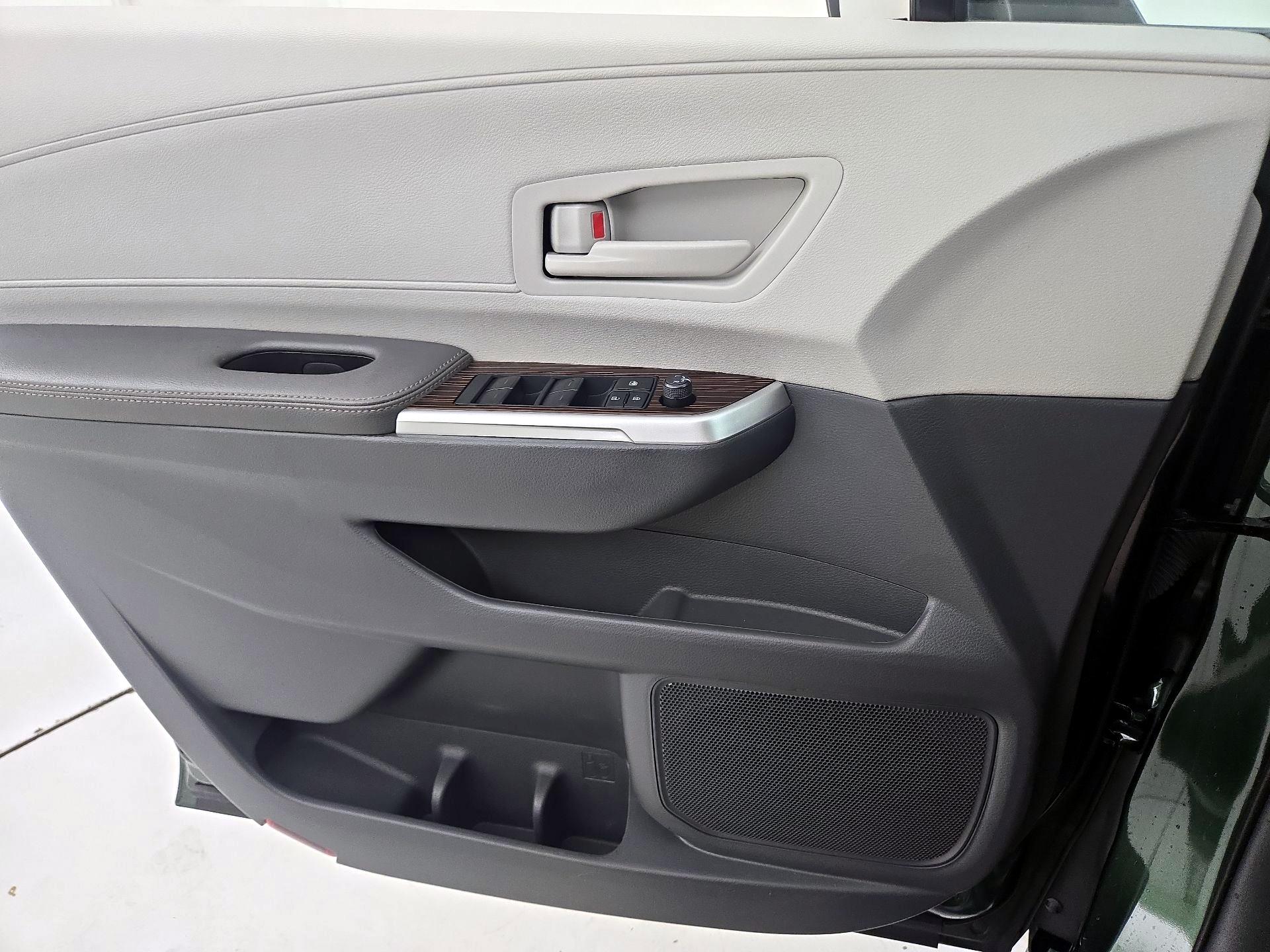 Thumbnail: 2024 Toyota Sienna - 12