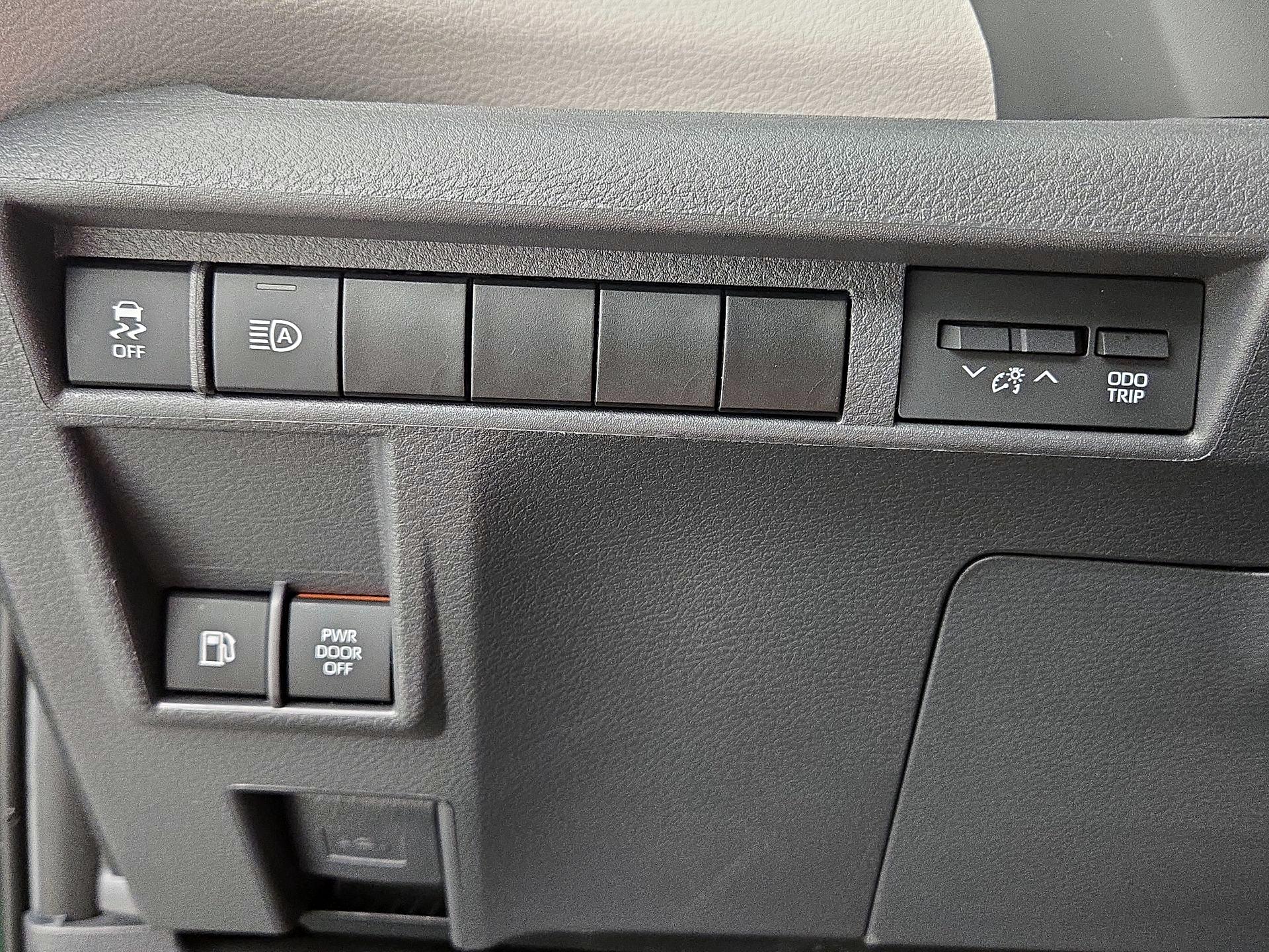 Thumbnail: 2024 Toyota Sienna - 13