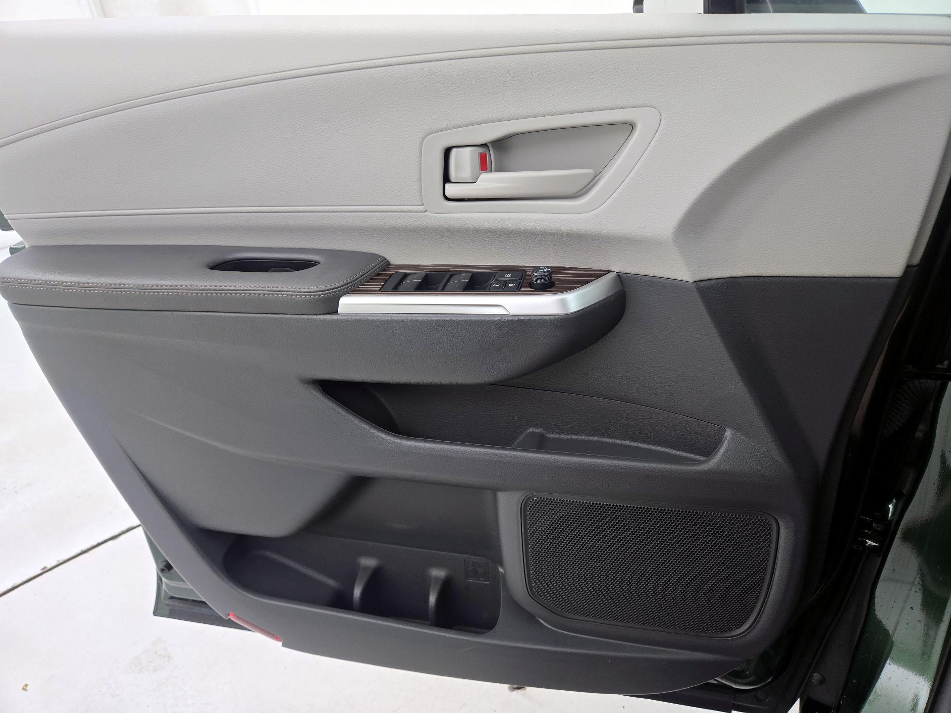 Thumbnail: 2024 Toyota Sienna - 14