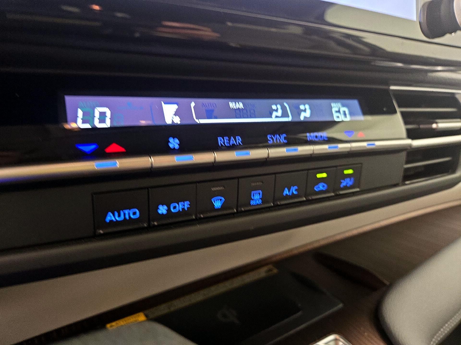 Thumbnail: 2024 Toyota Sienna - 16