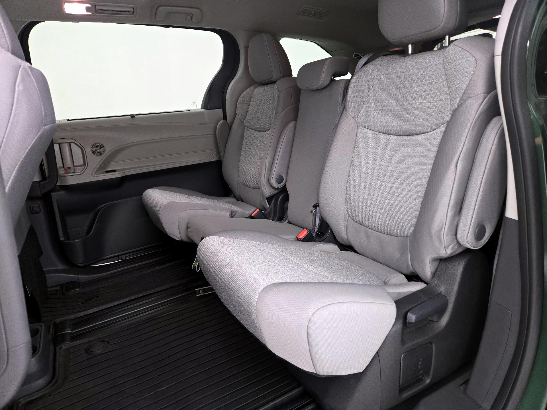 Thumbnail: 2024 Toyota Sienna - 18